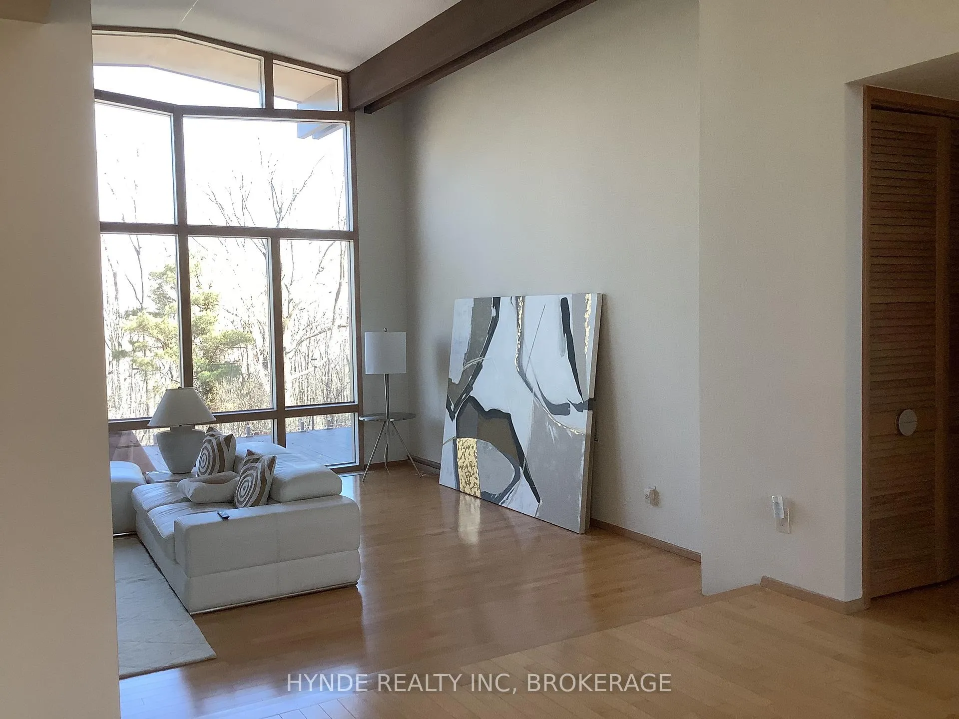 Photo 9 of 24 Woodmount Dr, St. Catharines, Burleigh Hill — HOMEH