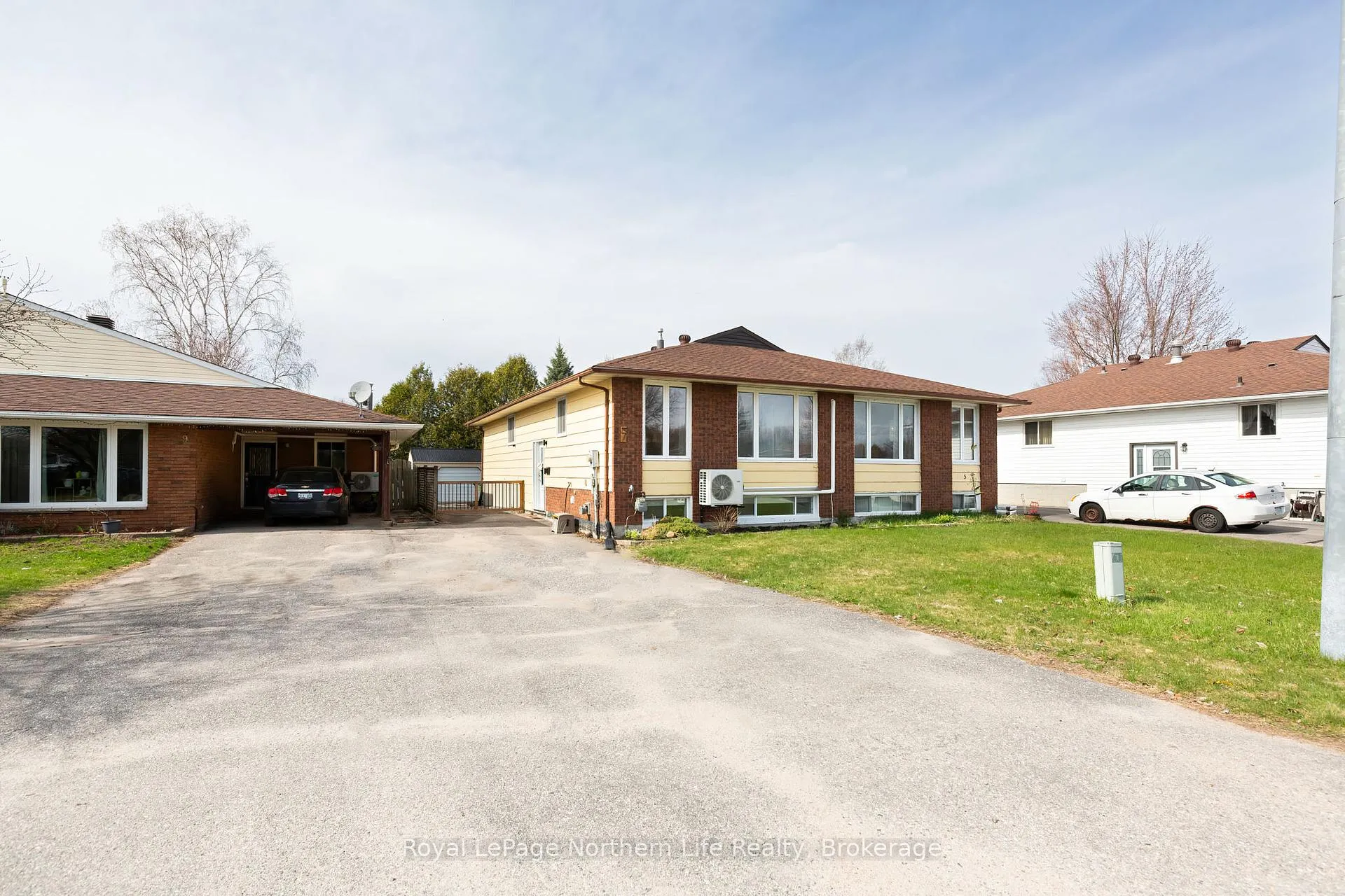 Photo 2 of 7 Harris Drive, North Bay, Ferris — HOMEH