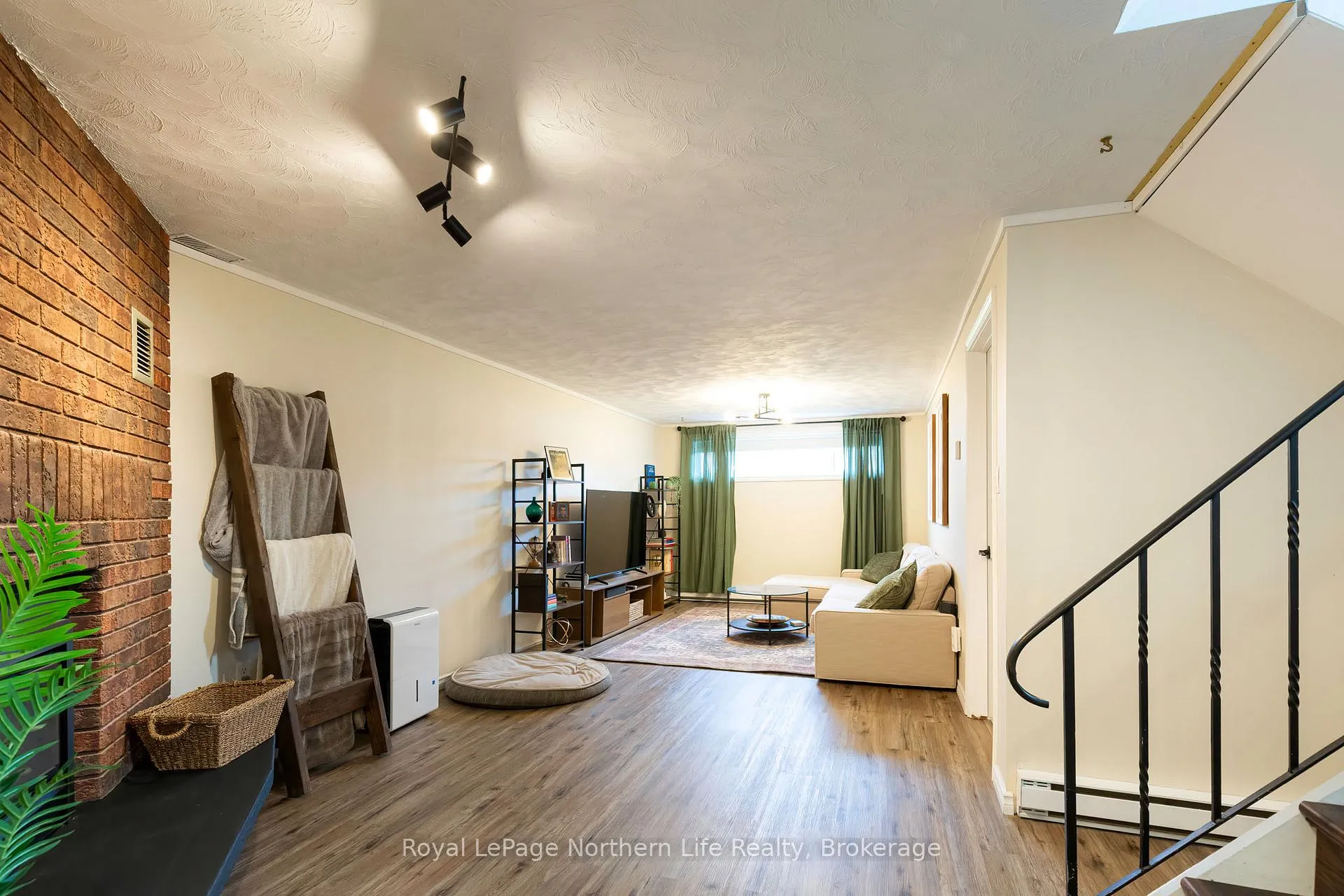 Photo 26 of 7 Harris Drive, North Bay, Ferris — HOMEH