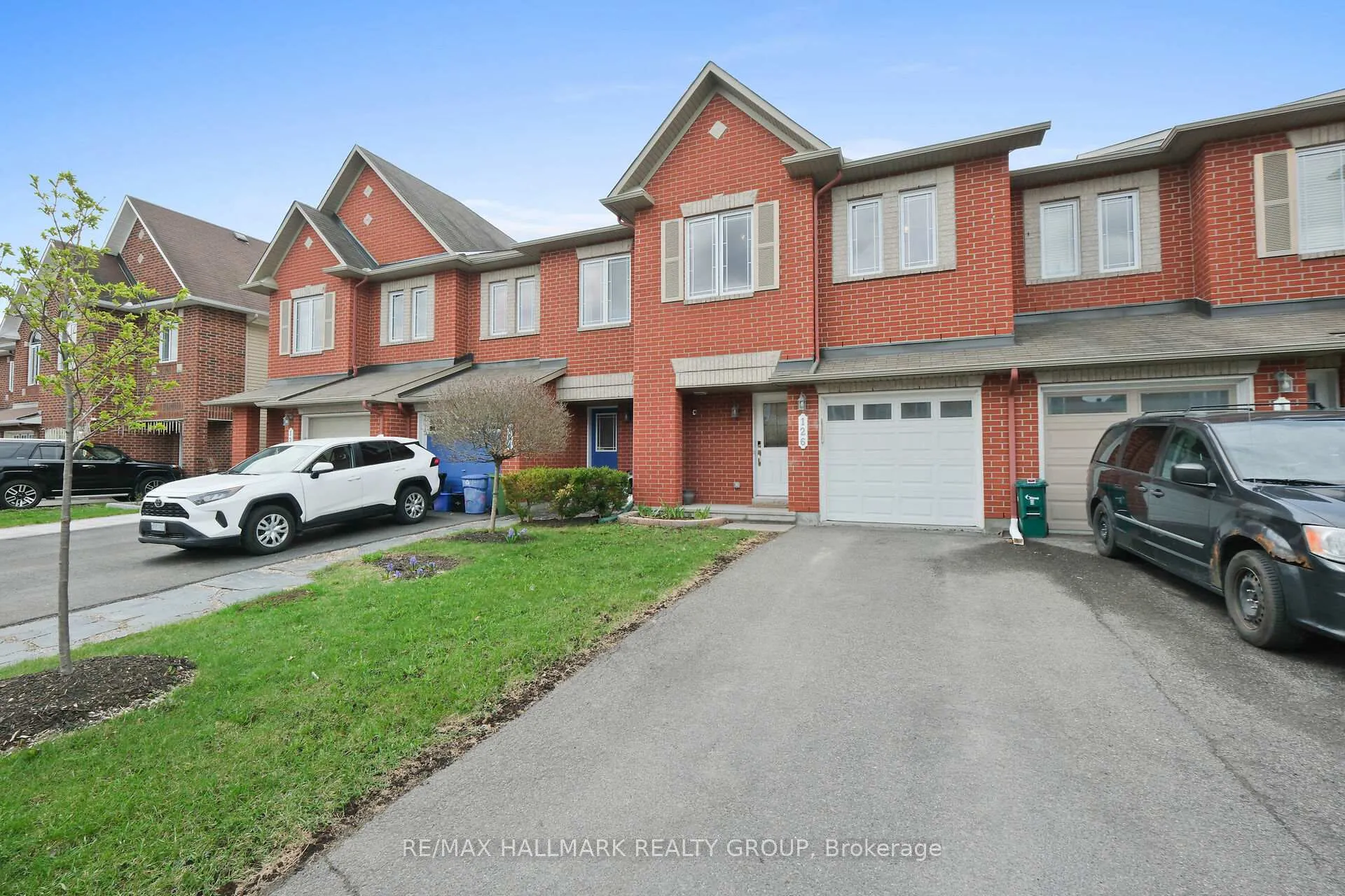 Photo 2 of 126 Silvermoon Crescent, Ottawa, Avalon East — HOMEH