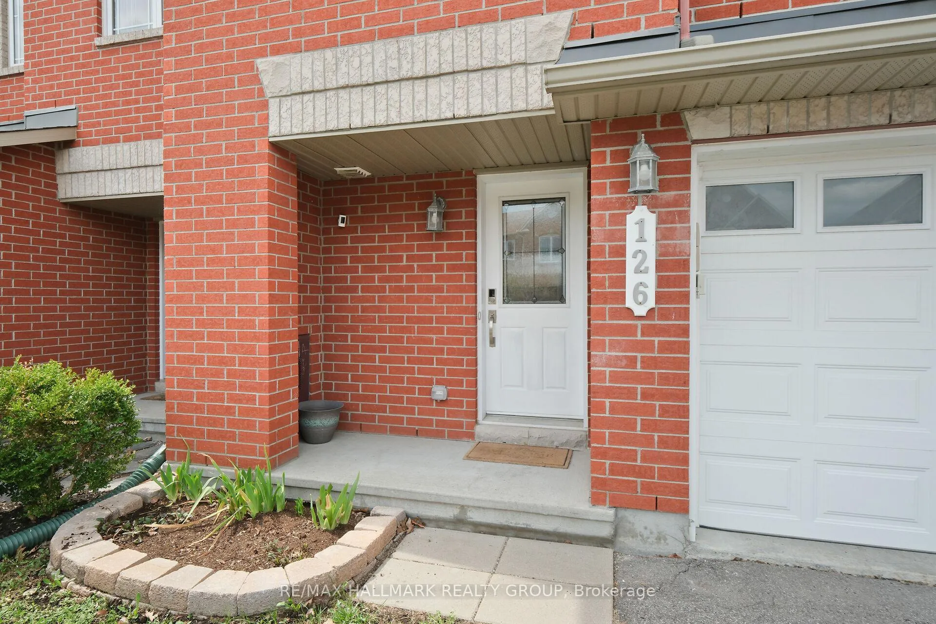Photo 3 of 126 Silvermoon Crescent, Ottawa, Avalon East — HOMEH