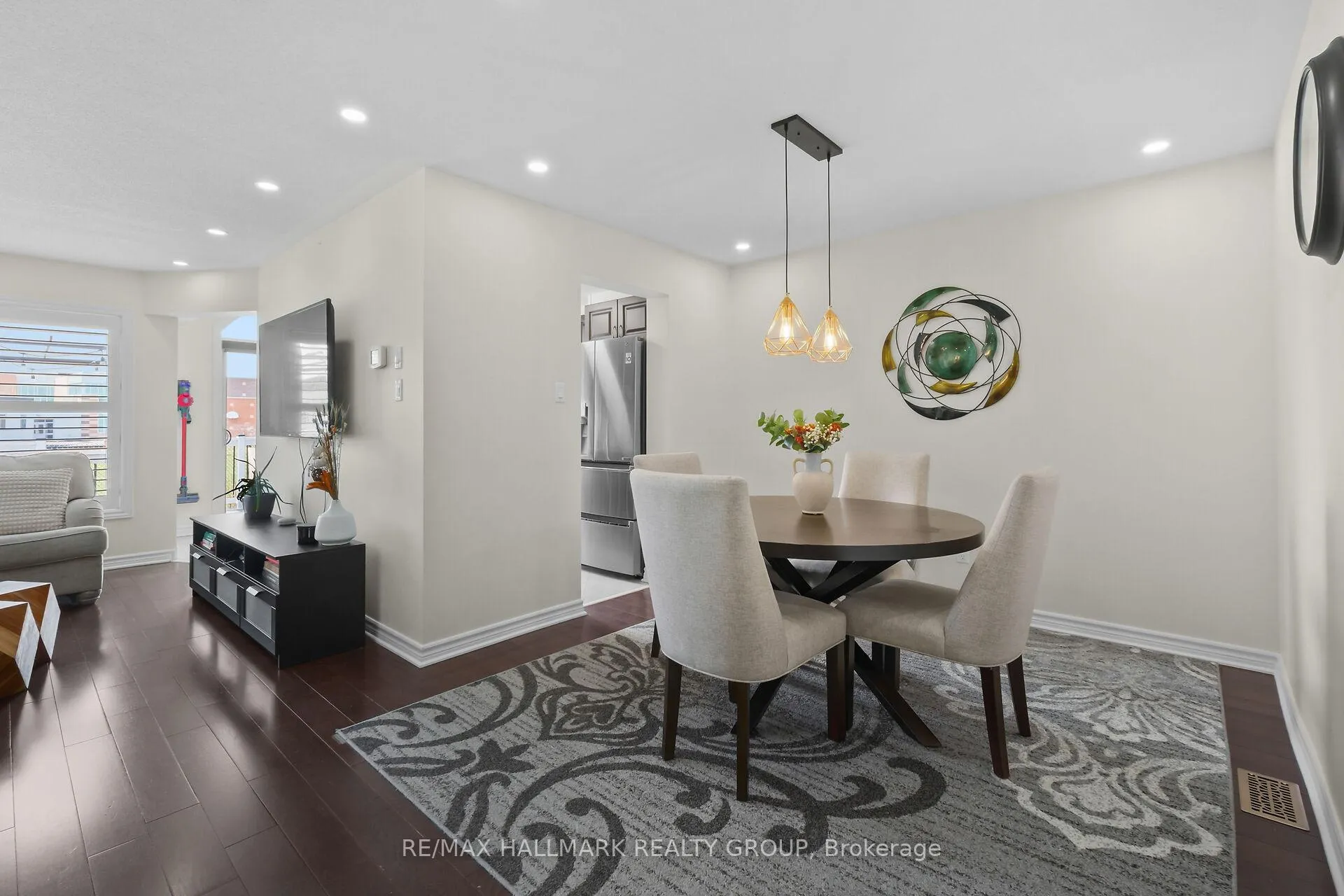 Photo 5 of 126 Silvermoon Crescent, Ottawa, Avalon East — HOMEH