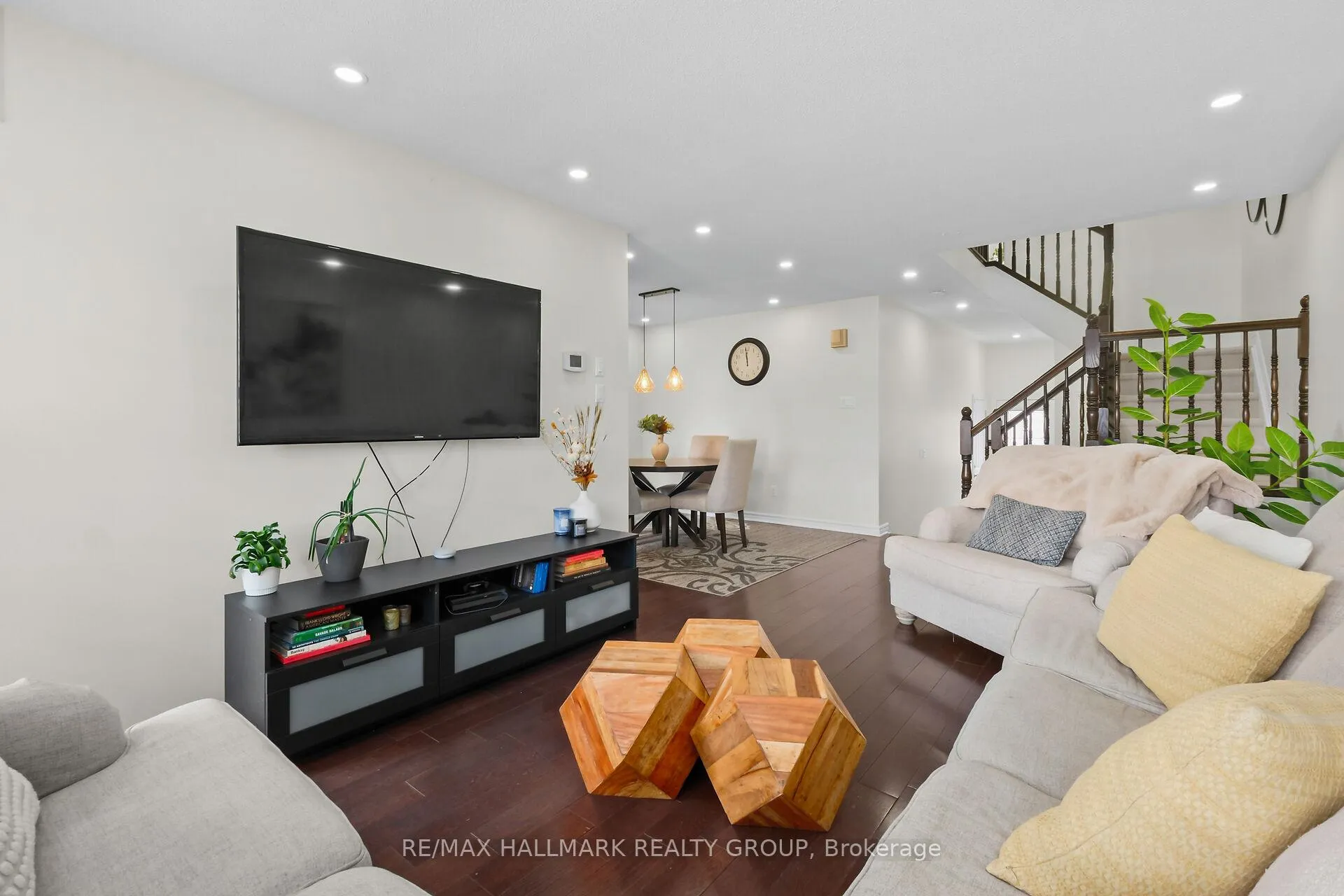 Photo 9 of 126 Silvermoon Crescent, Ottawa, Avalon East — HOMEH