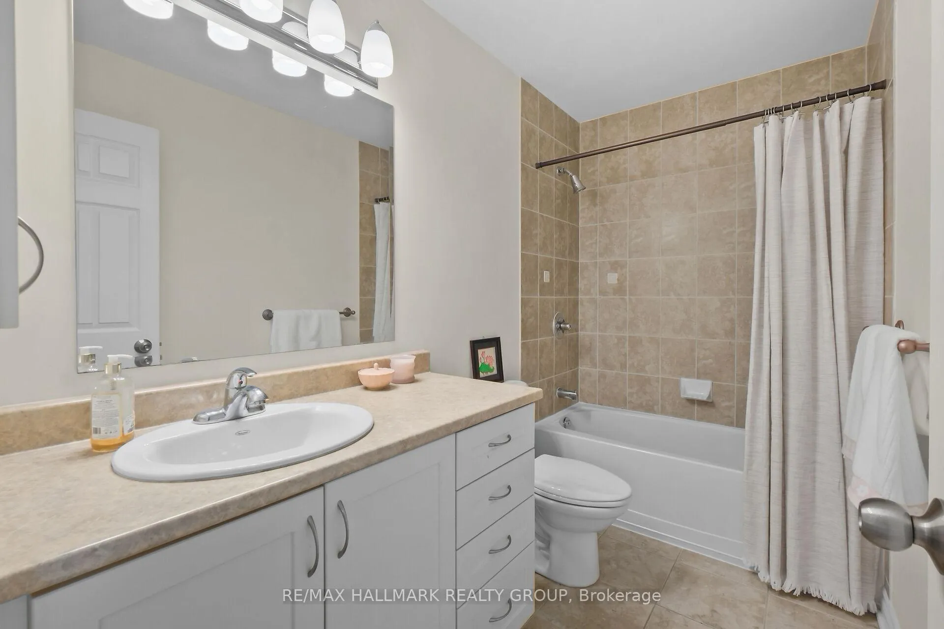 Photo 19 of 126 Silvermoon Crescent, Ottawa, Avalon East — HOMEH