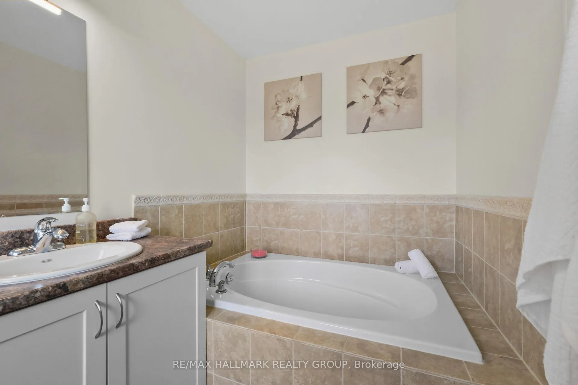 Photo 23 of 126 Silvermoon Crescent, Ottawa, Avalon East — HOMEH