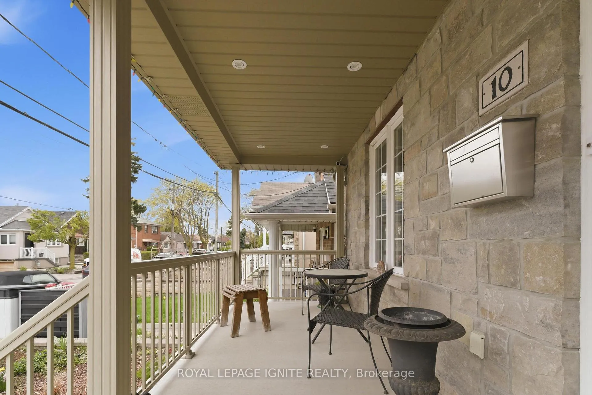 Photo 4 of 10 Cayuga Avenue, Toronto, Rockcliffe-Smythe — HOMEH