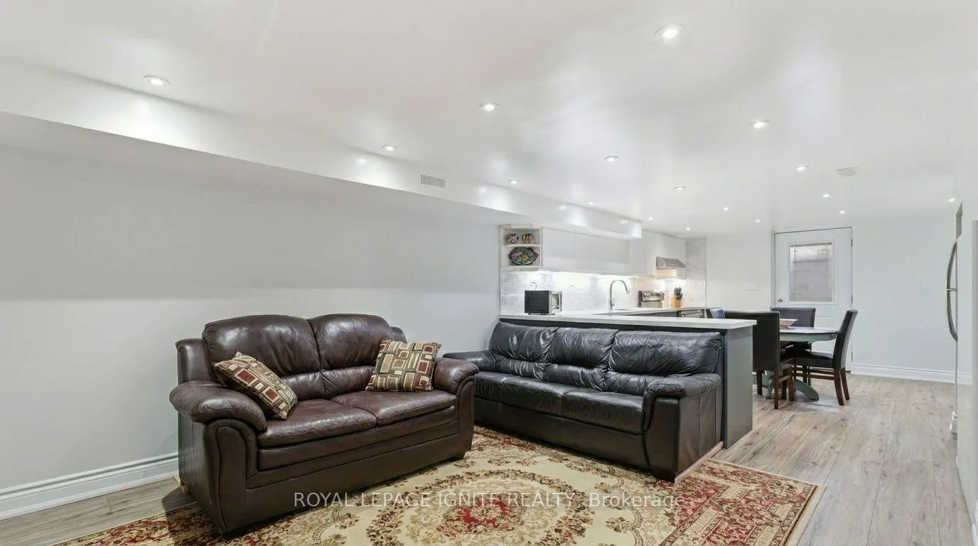 Photo 6 of 10 Cayuga Avenue, Toronto, Rockcliffe-Smythe — HOMEH