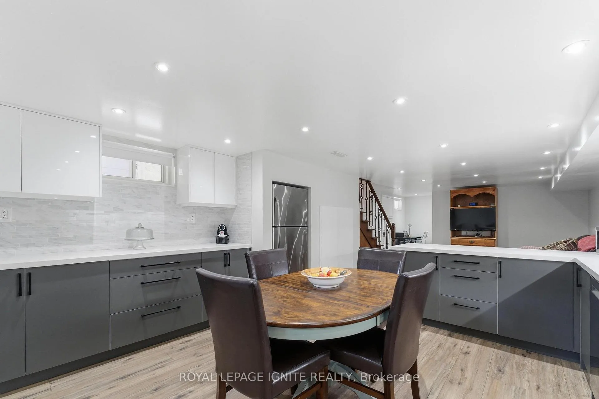 Photo 7 of 10 Cayuga Avenue, Toronto, Rockcliffe-Smythe — HOMEH