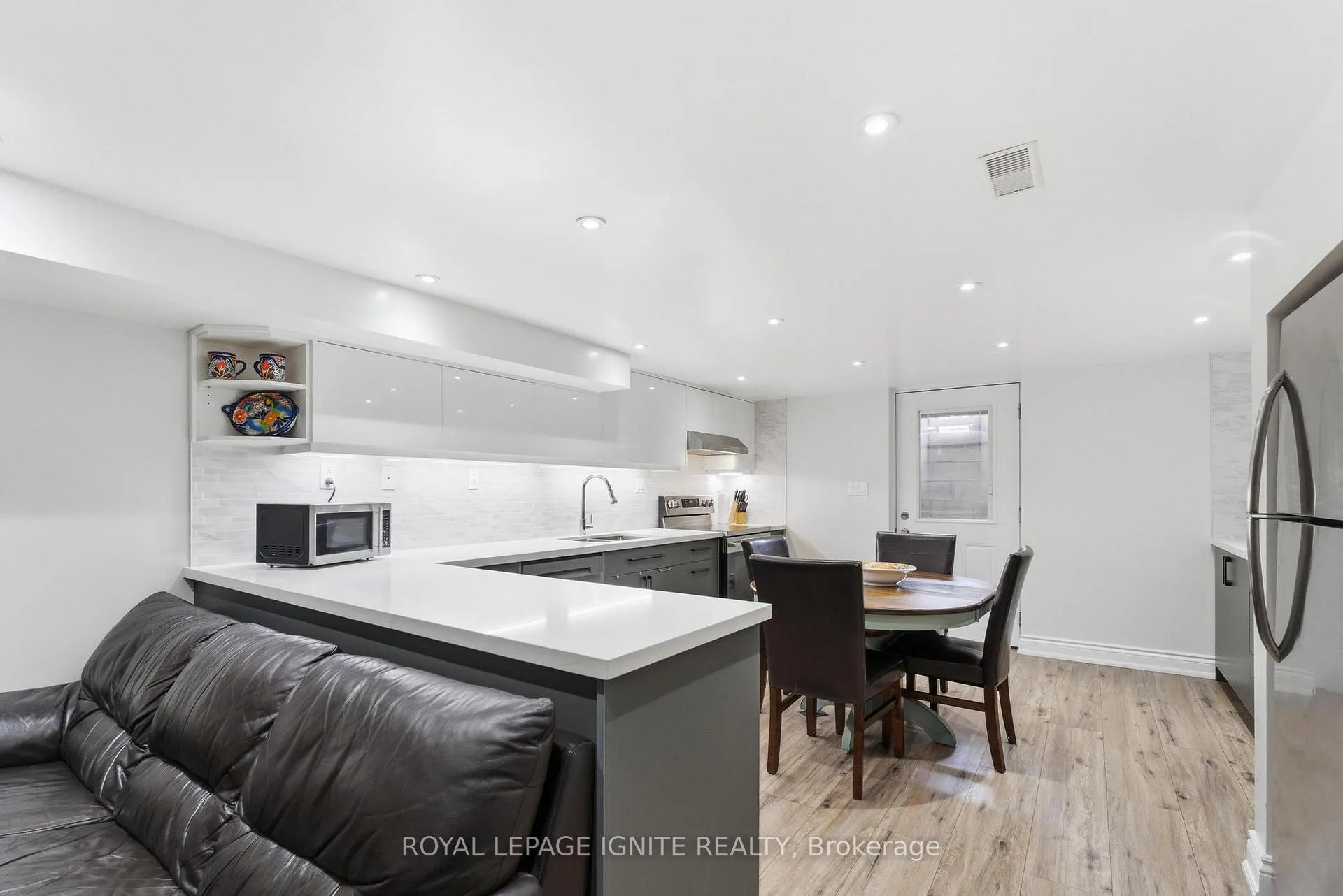 Photo 10 of 10 Cayuga Avenue, Toronto, Rockcliffe-Smythe — HOMEH