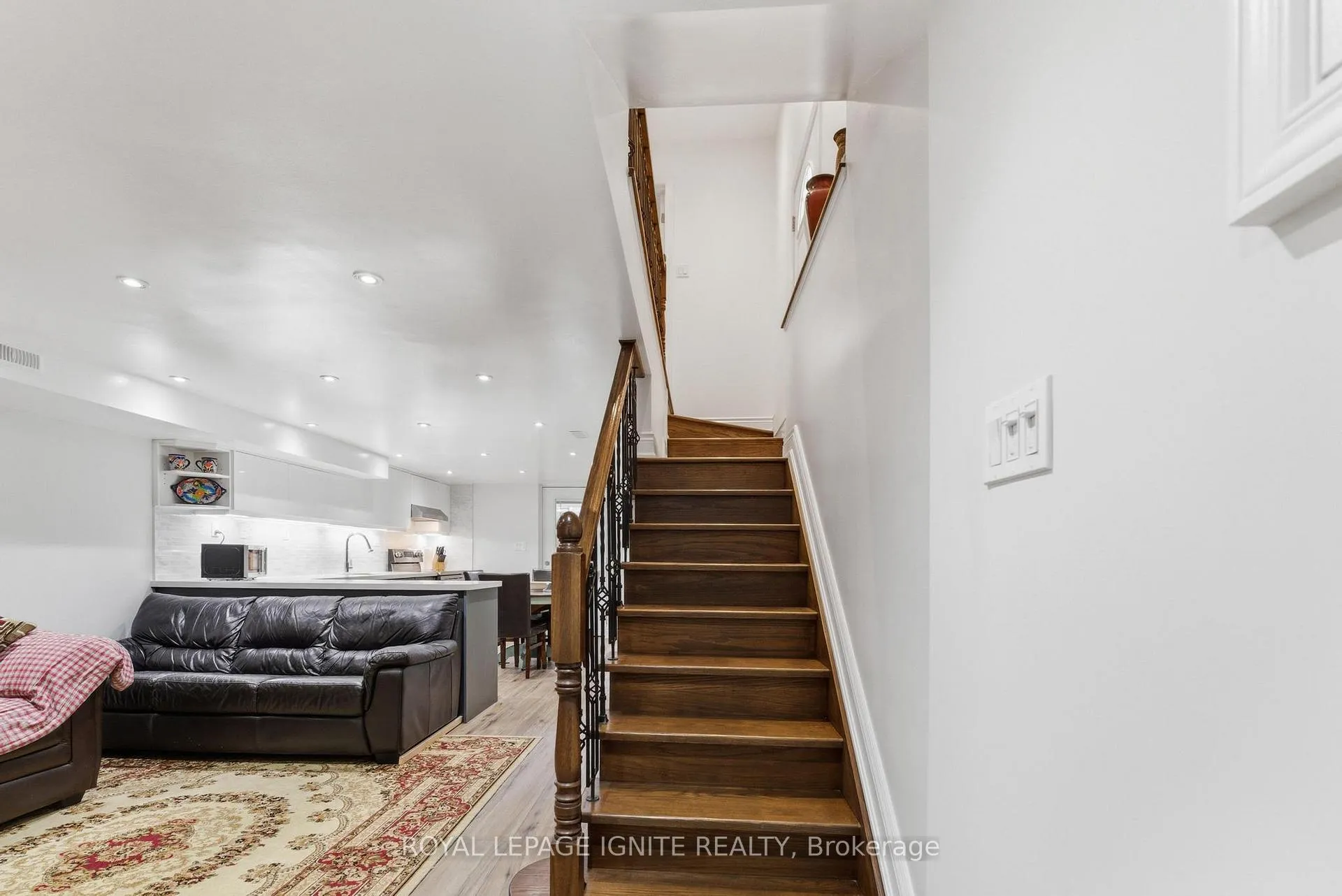 Photo 14 of 10 Cayuga Avenue, Toronto, Rockcliffe-Smythe — HOMEH