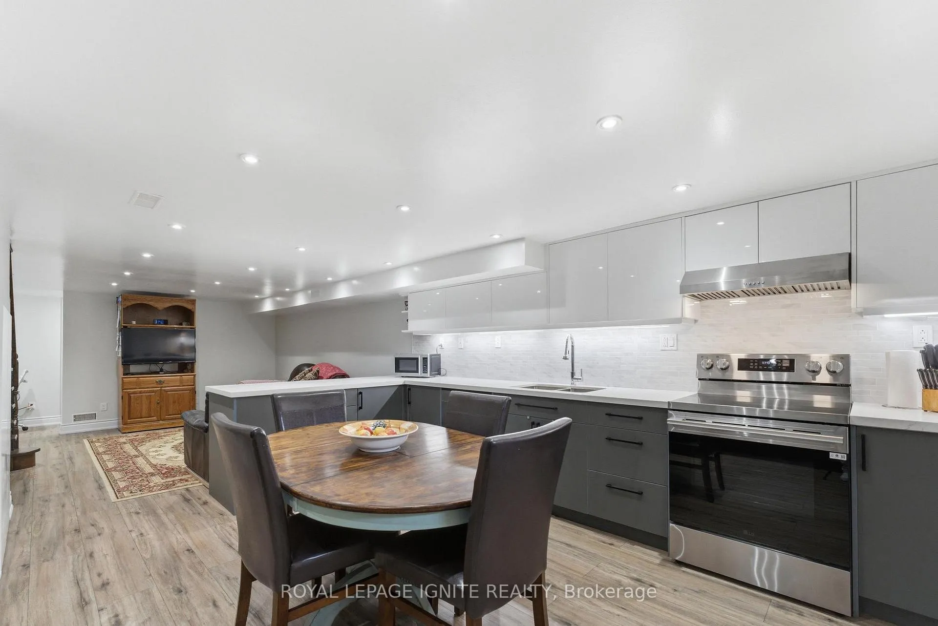 Photo 15 of 10 Cayuga Avenue, Toronto, Rockcliffe-Smythe — HOMEH