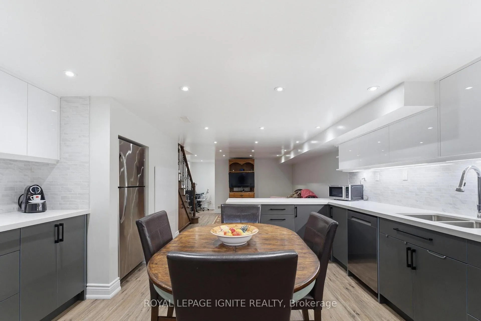 Photo 41 of 10 Cayuga Avenue, Toronto, Rockcliffe-Smythe — HOMEH