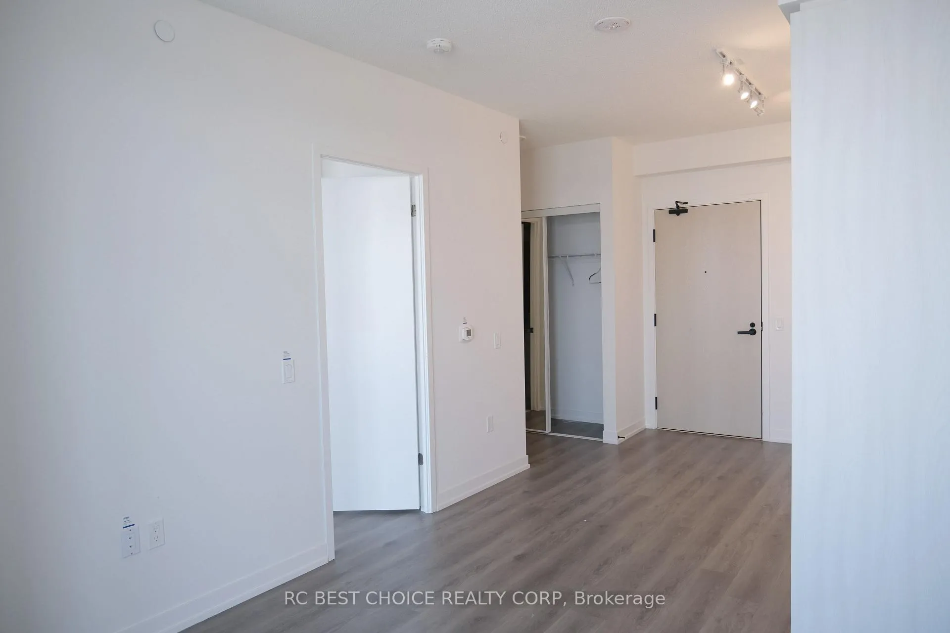 Photo 6 of Unit 5011, 225 Commerce Street, Vaughan, Vaughan Corporate Centre — HOMEH