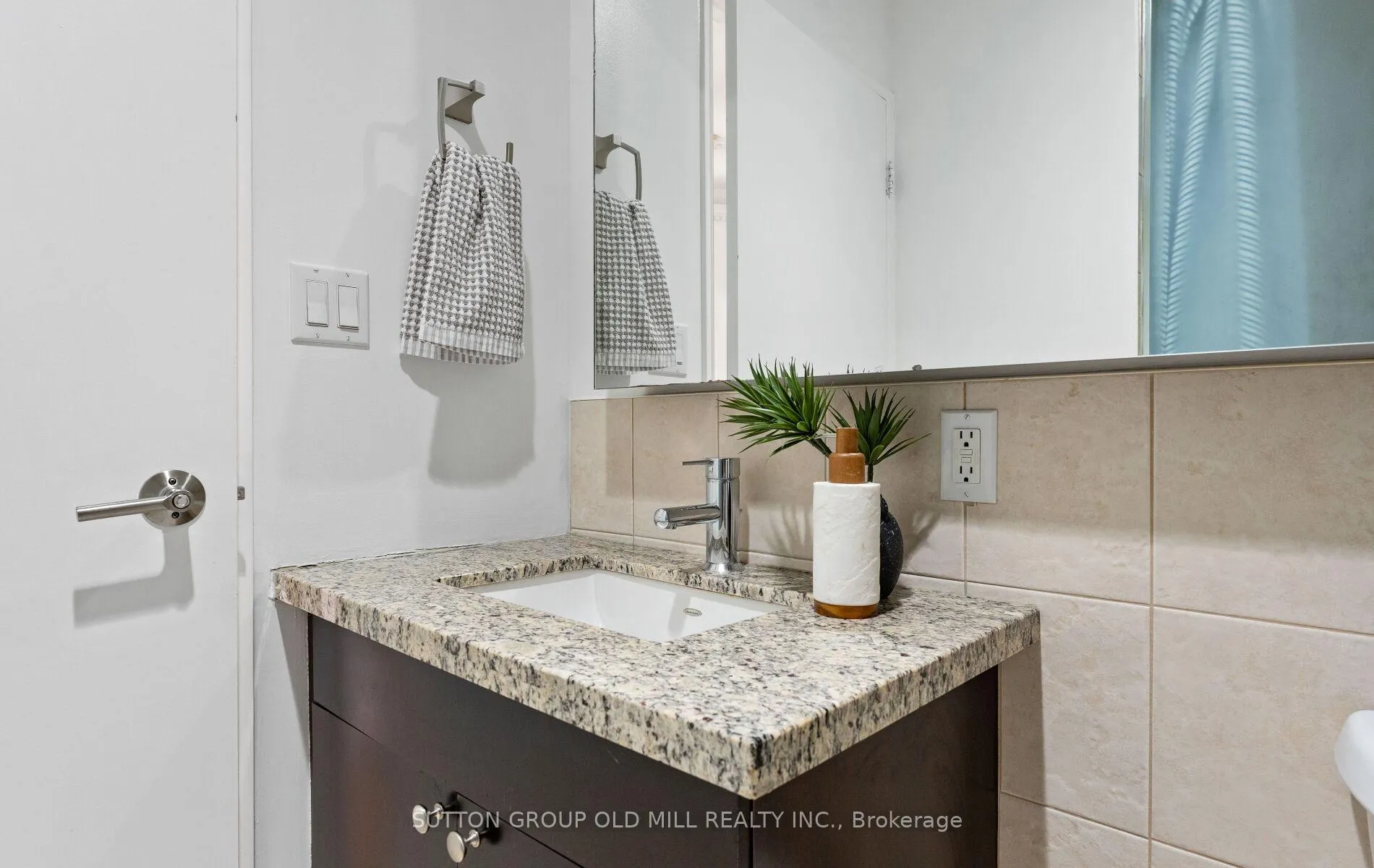 Photo 29 of Unit Lph 29, 1 Shaw Street, Toronto, Niagara — HOMEH