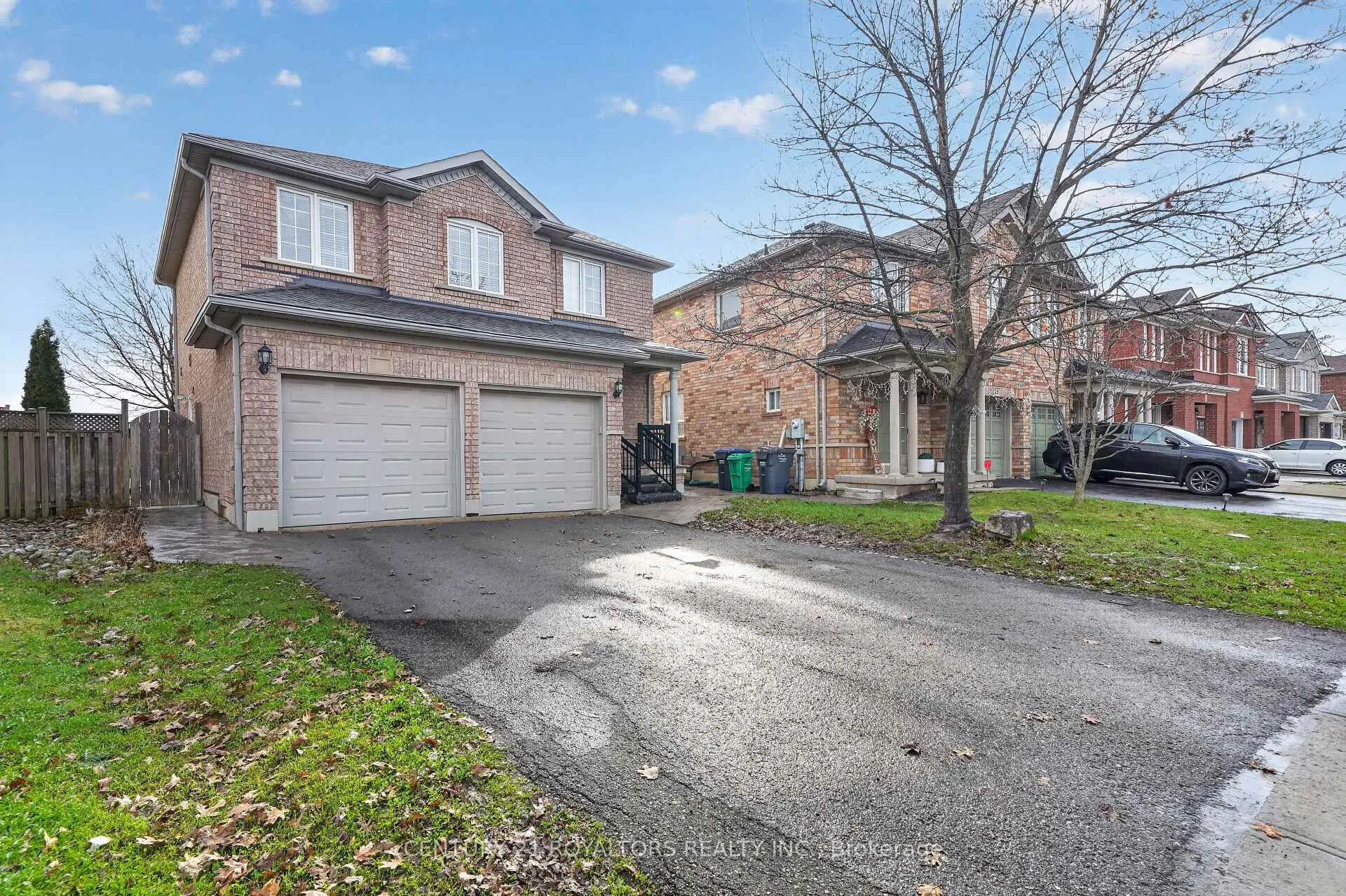 Photo 2 of 30 Trudelle Crescent, Brampton, Fletcher's Meadow — HOMEH