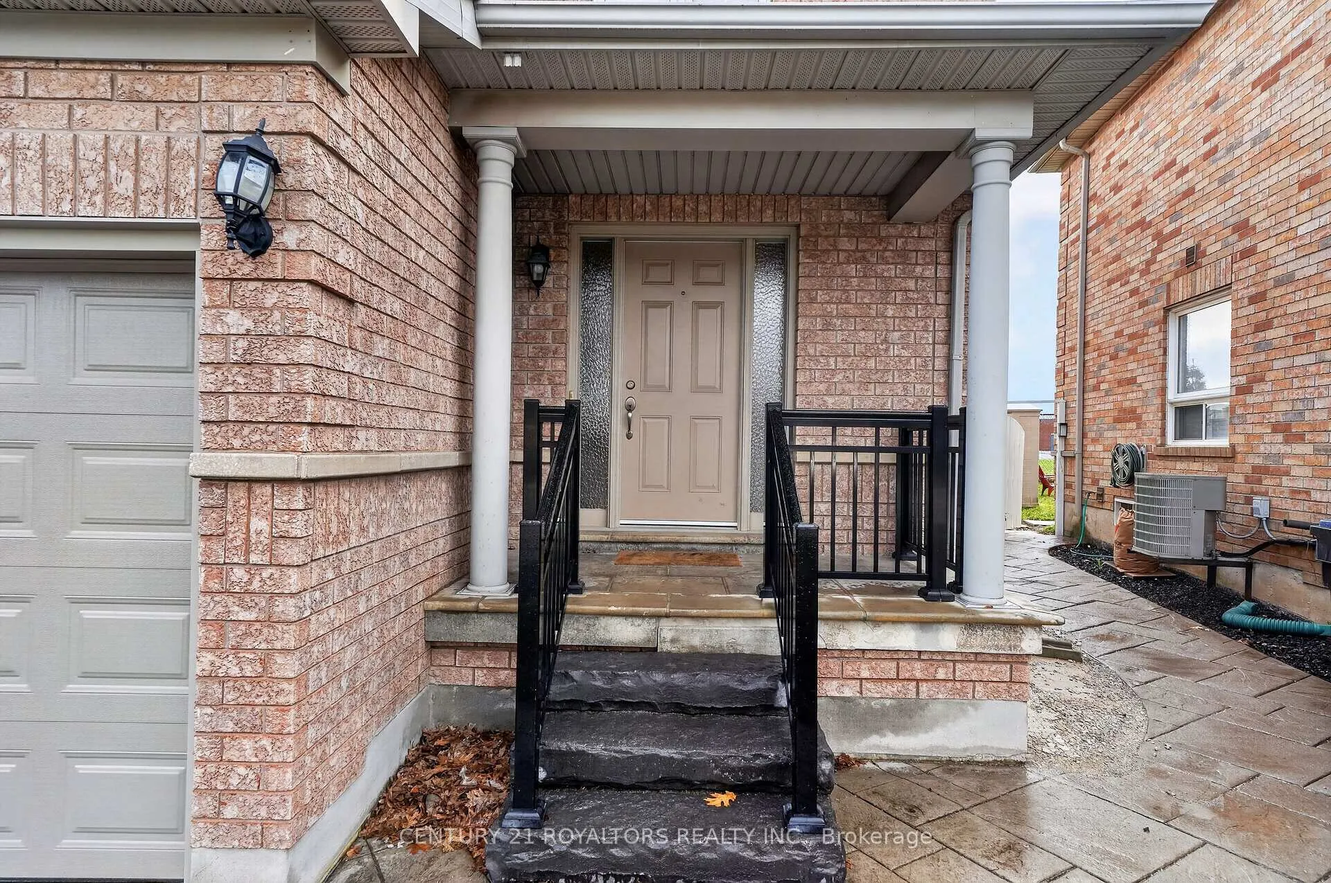 Photo 4 of 30 Trudelle Crescent, Brampton, Fletcher's Meadow — HOMEH
