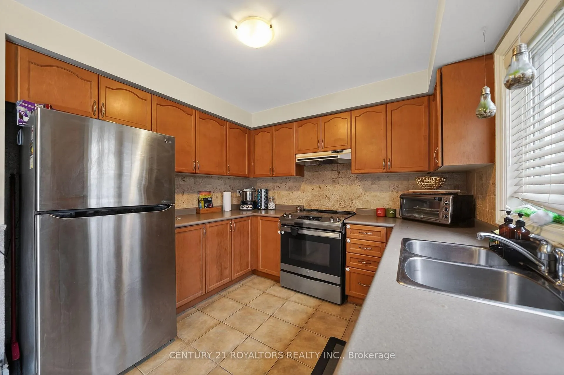 Photo 15 of 30 Trudelle Crescent, Brampton, Fletcher's Meadow — HOMEH