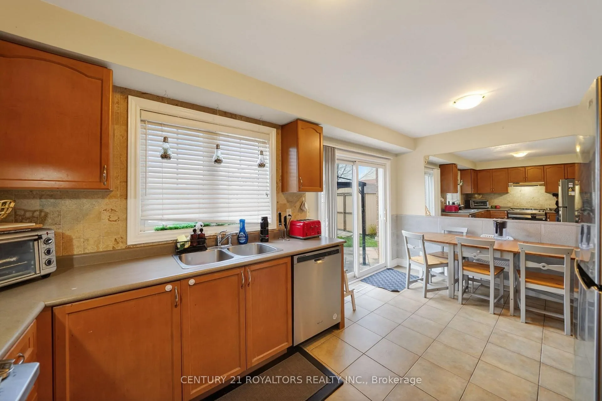 Photo 16 of 30 Trudelle Crescent, Brampton, Fletcher's Meadow — HOMEH