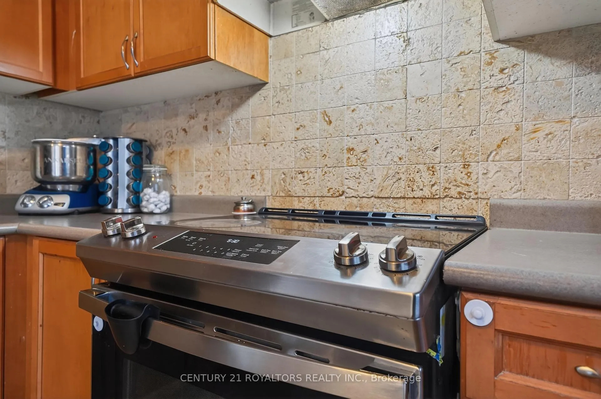 Photo 17 of 30 Trudelle Crescent, Brampton, Fletcher's Meadow — HOMEH