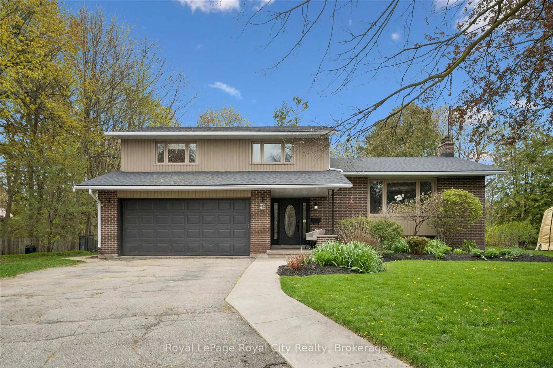 Photo 1 of 22 Crestwood Drive, Cambridge, St. Andrews Estates — HOMEH