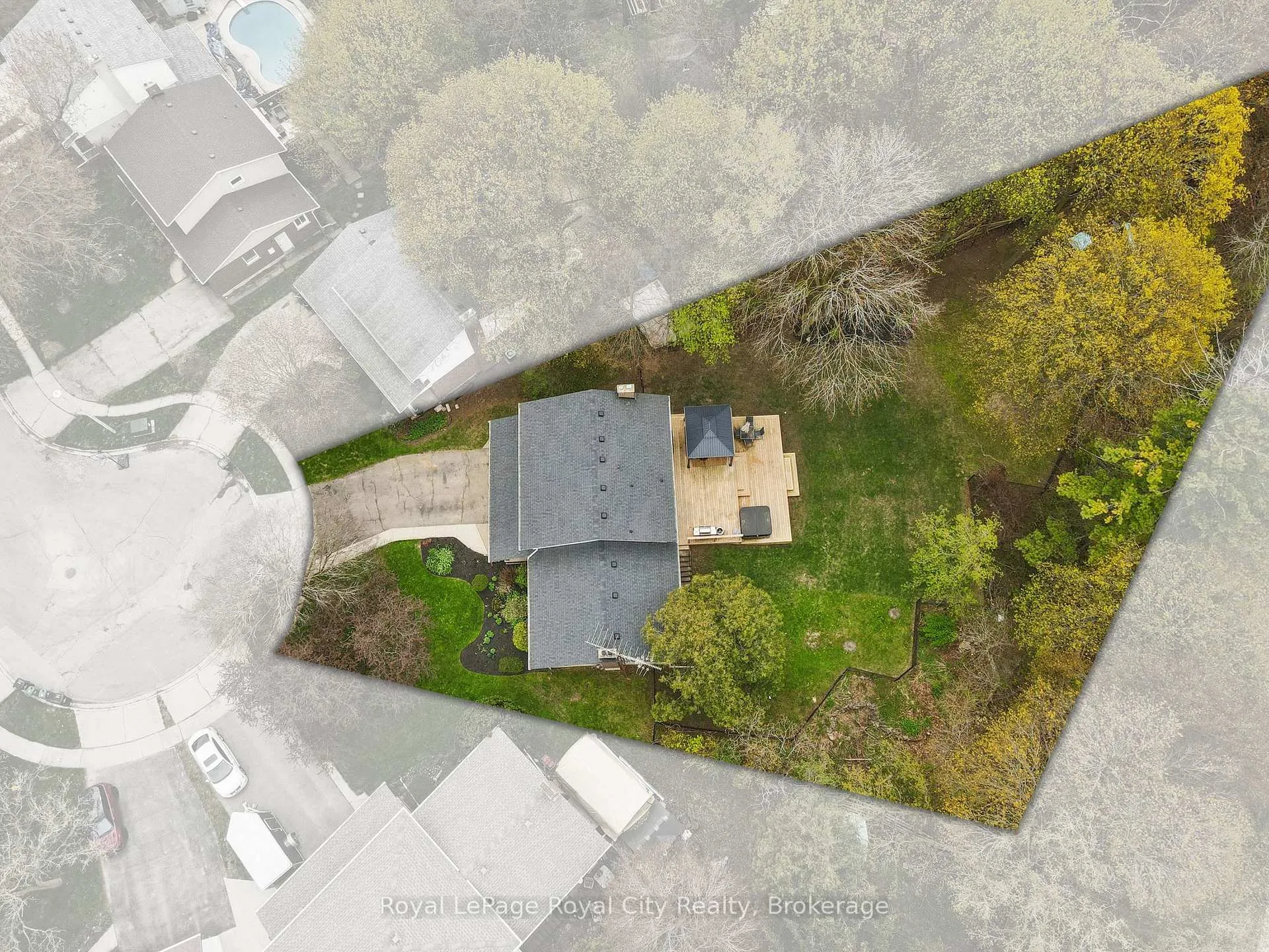 Photo 2 of 22 Crestwood Drive, Cambridge, St. Andrews Estates — HOMEH