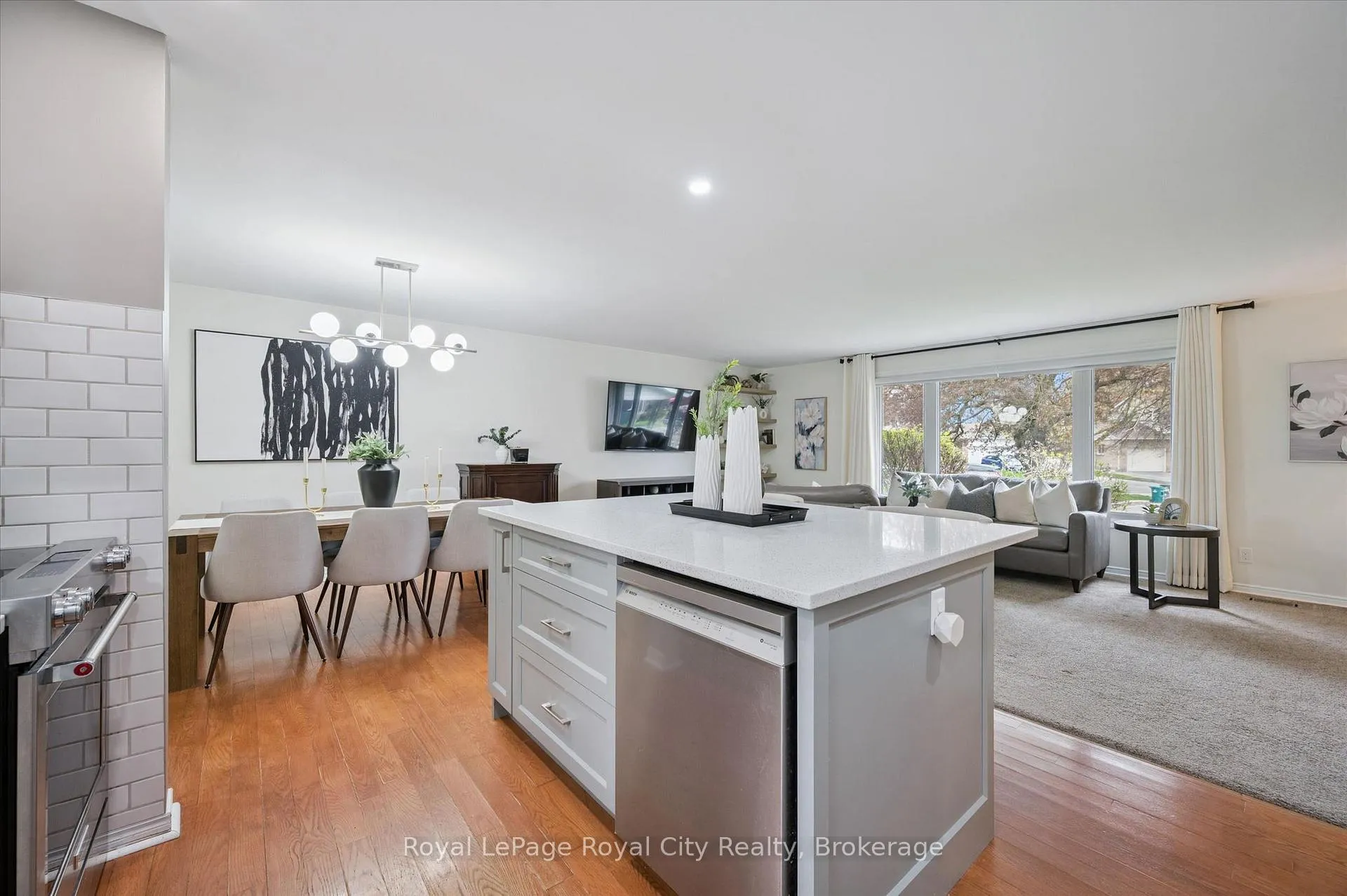 Photo 10 of 22 Crestwood Drive, Cambridge, St. Andrews Estates — HOMEH