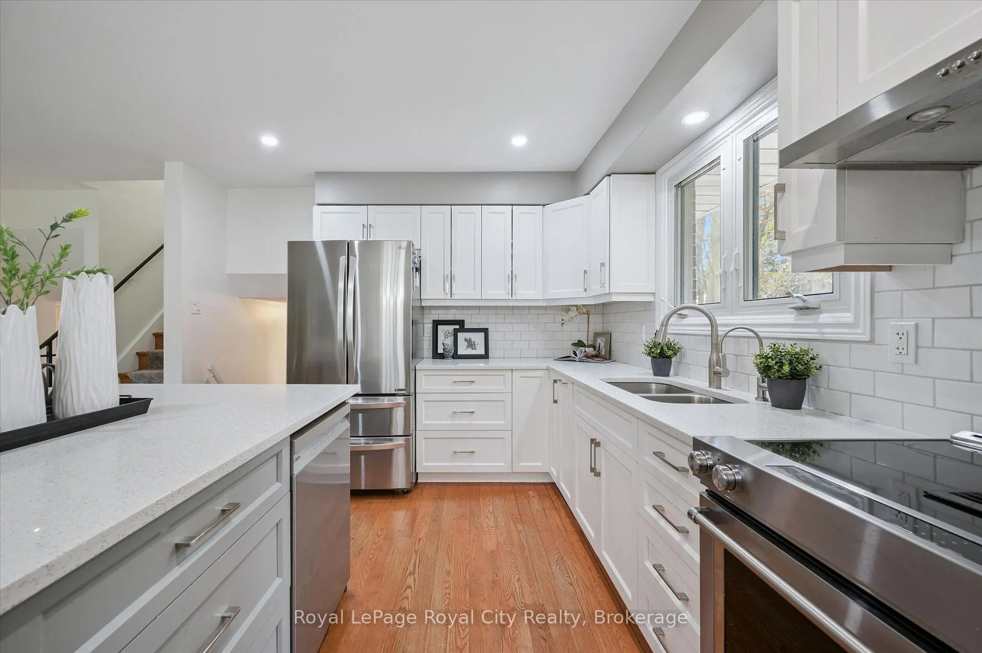 Photo 11 of 22 Crestwood Drive, Cambridge, St. Andrews Estates — HOMEH