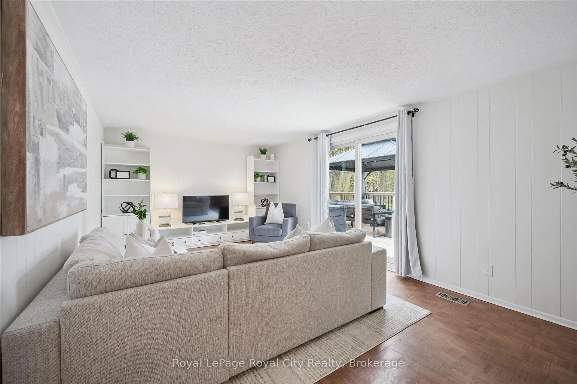 Photo 13 of 22 Crestwood Drive, Cambridge, St. Andrews Estates — HOMEH
