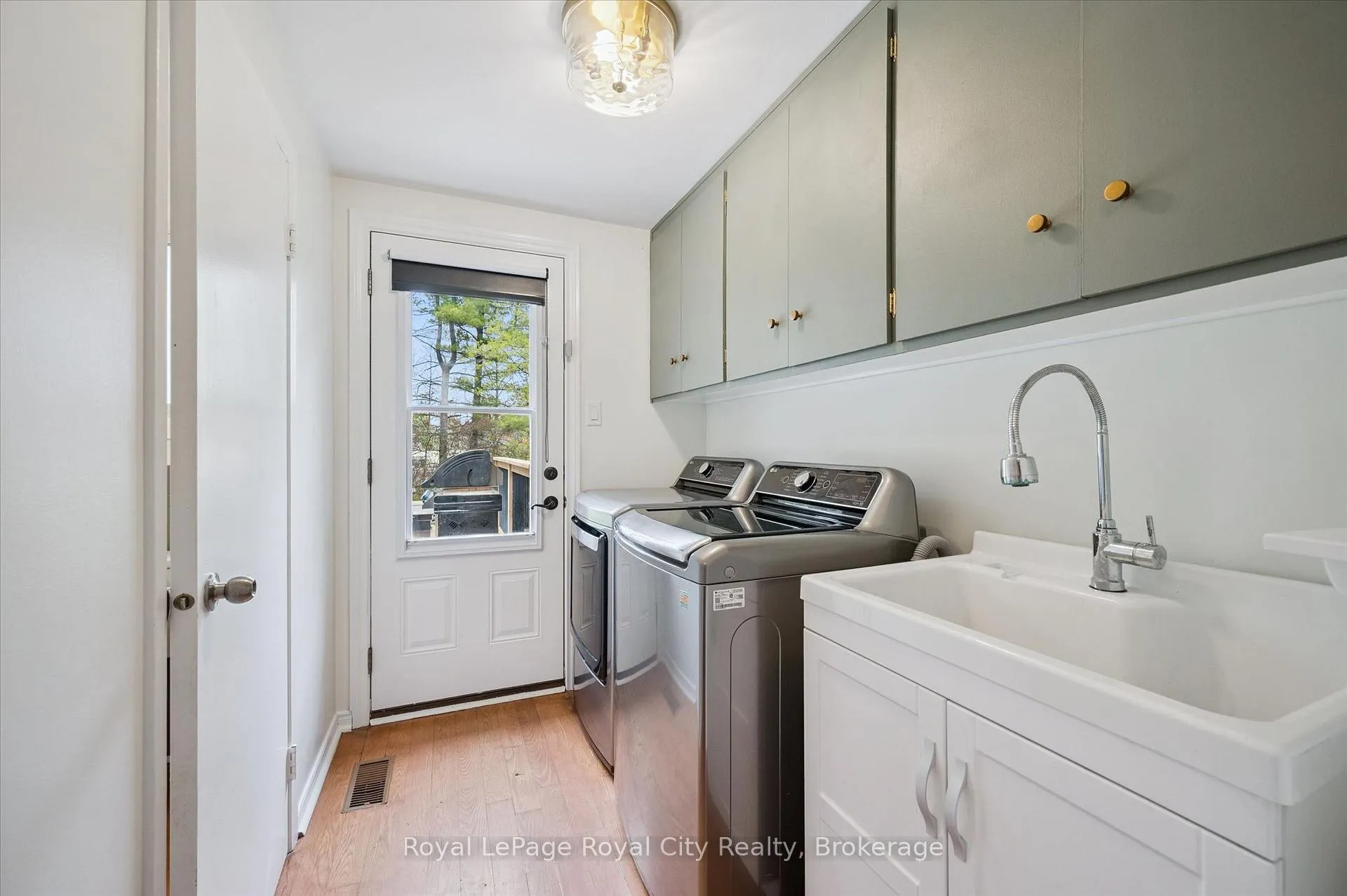 Photo 15 of 22 Crestwood Drive, Cambridge, St. Andrews Estates — HOMEH