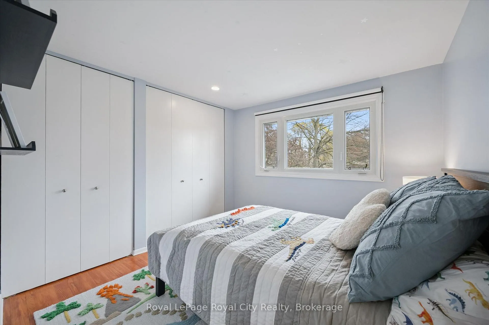 Photo 17 of 22 Crestwood Drive, Cambridge, St. Andrews Estates — HOMEH