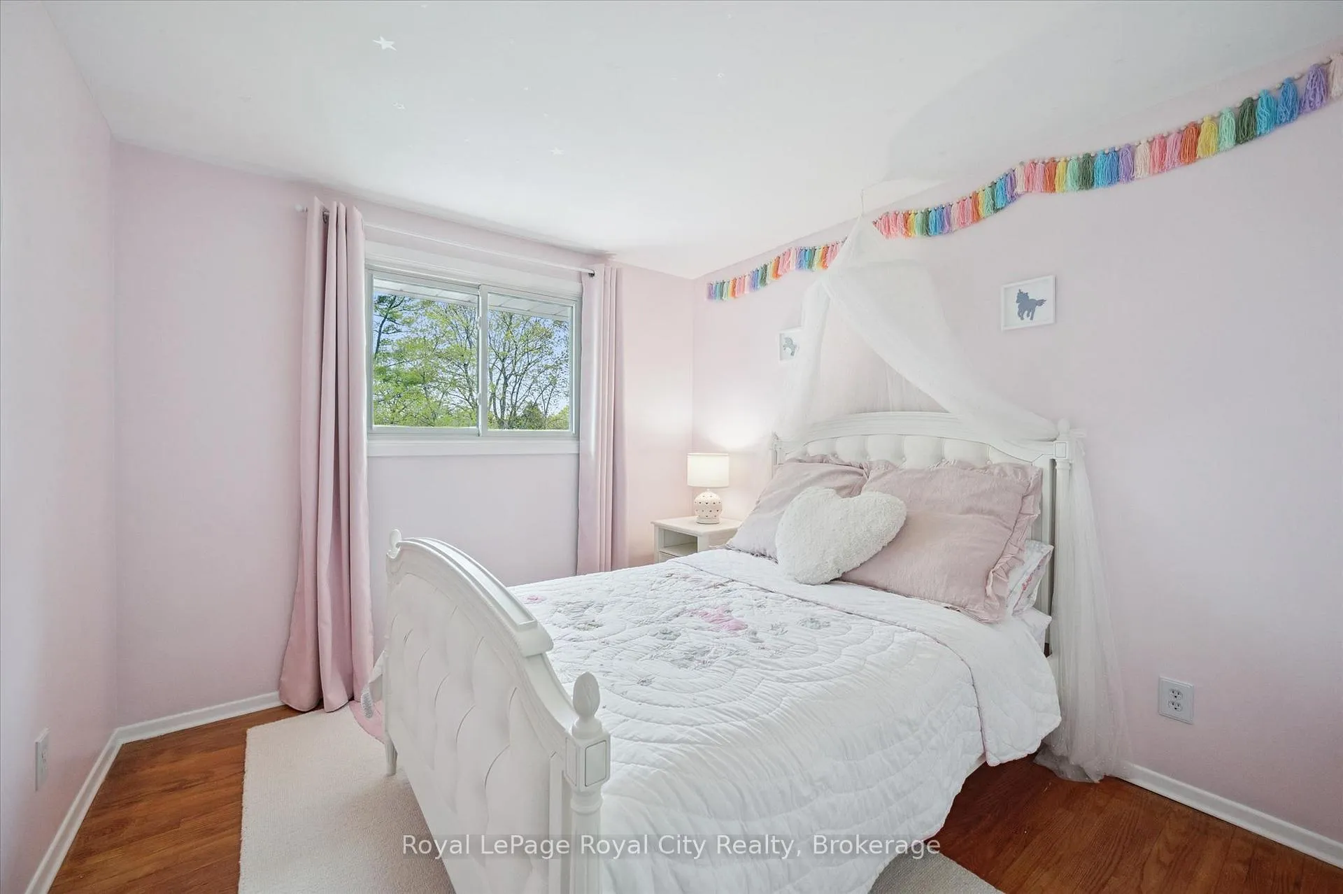 Photo 18 of 22 Crestwood Drive, Cambridge, St. Andrews Estates — HOMEH