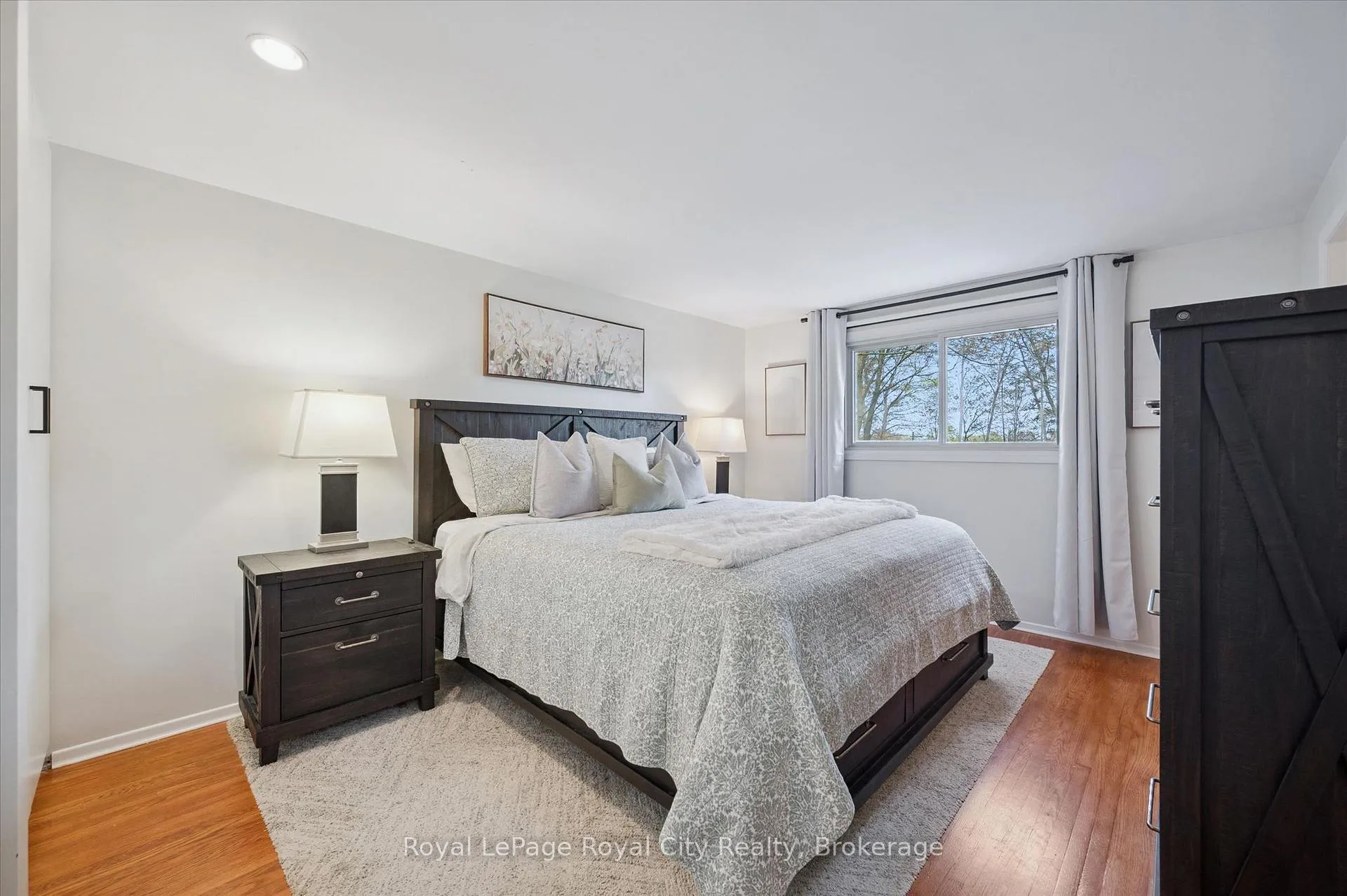 Photo 20 of 22 Crestwood Drive, Cambridge, St. Andrews Estates — HOMEH