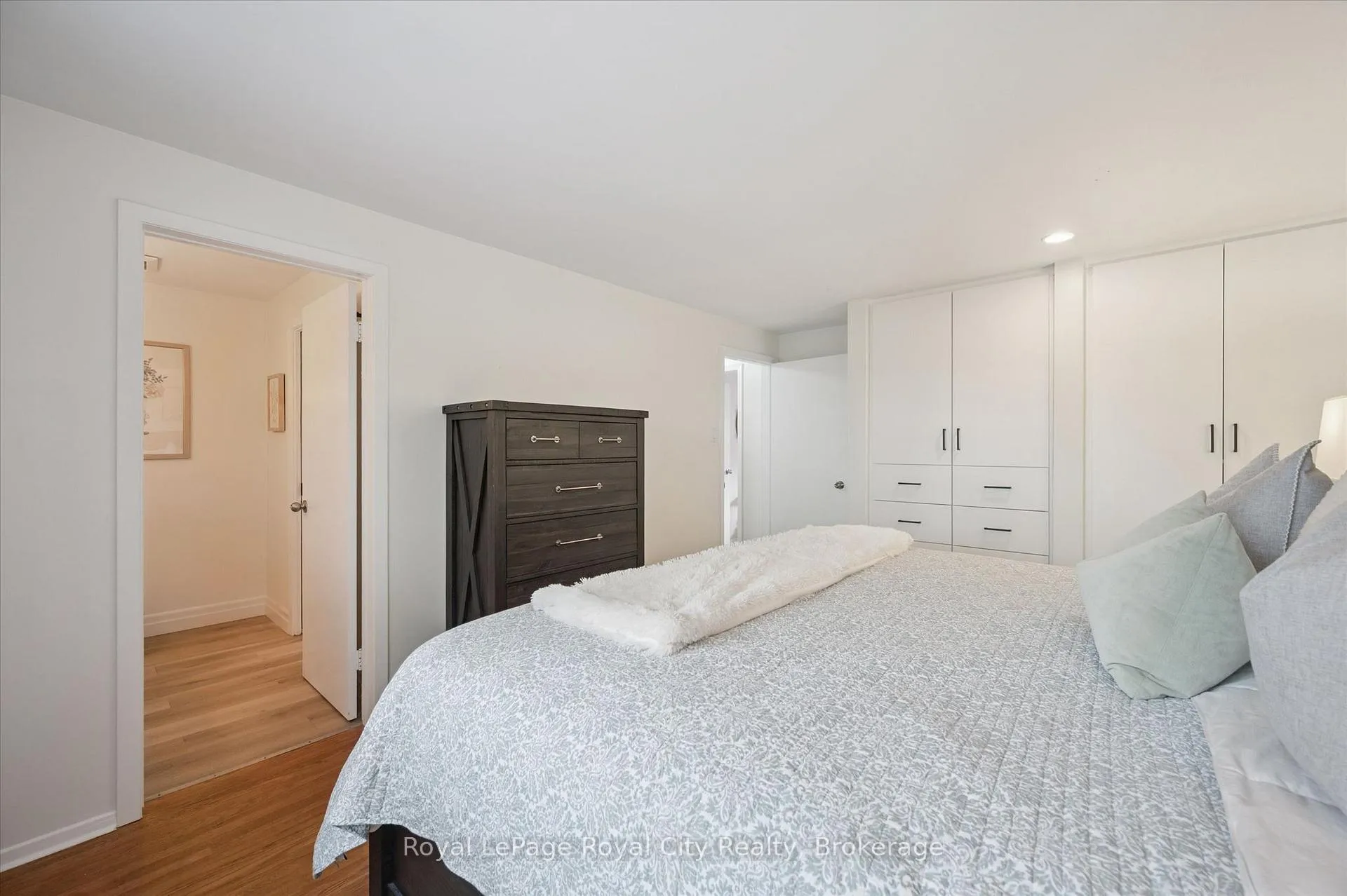 Photo 21 of 22 Crestwood Drive, Cambridge, St. Andrews Estates — HOMEH