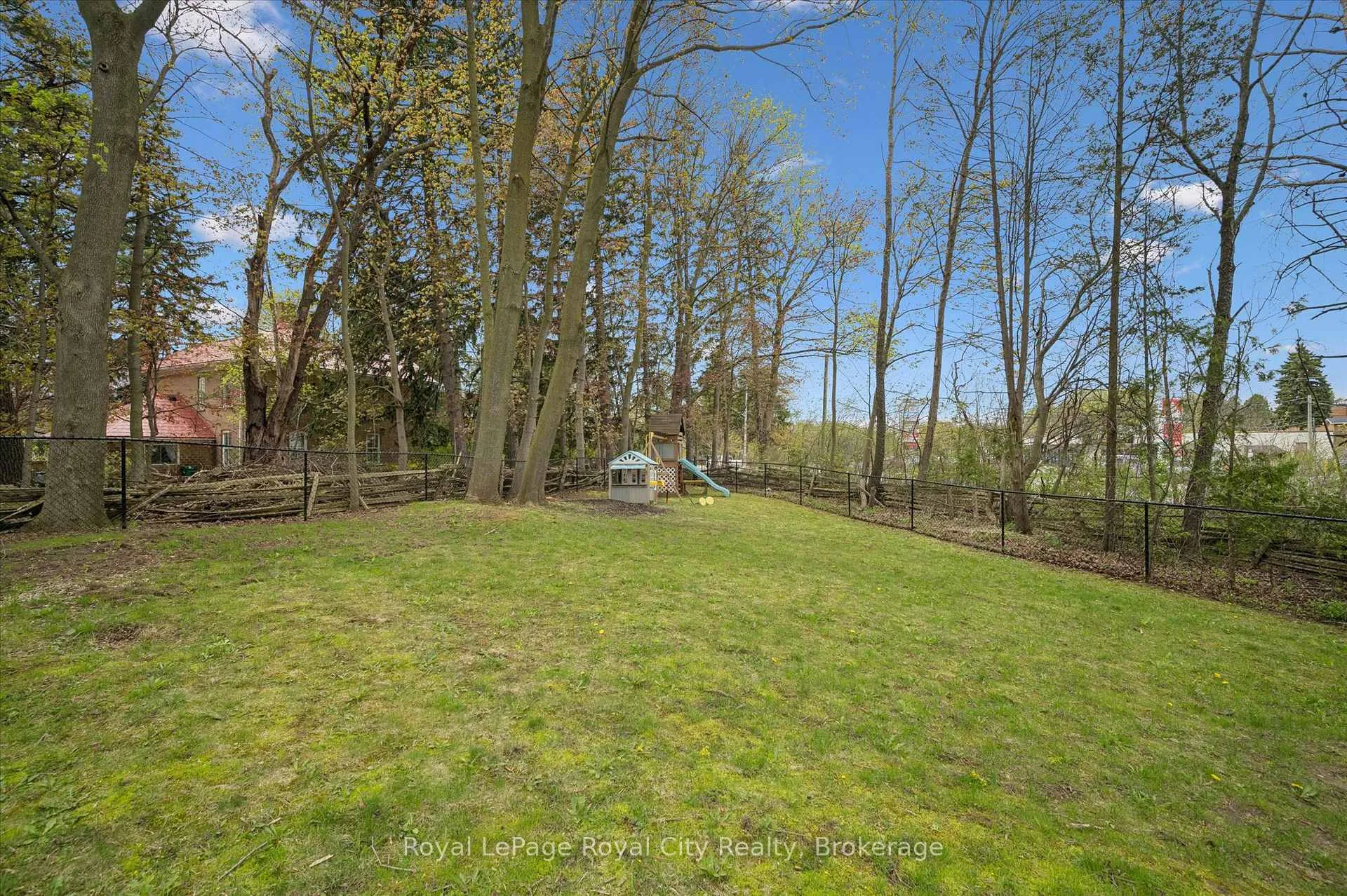 Photo 33 of 22 Crestwood Drive, Cambridge, St. Andrews Estates — HOMEH