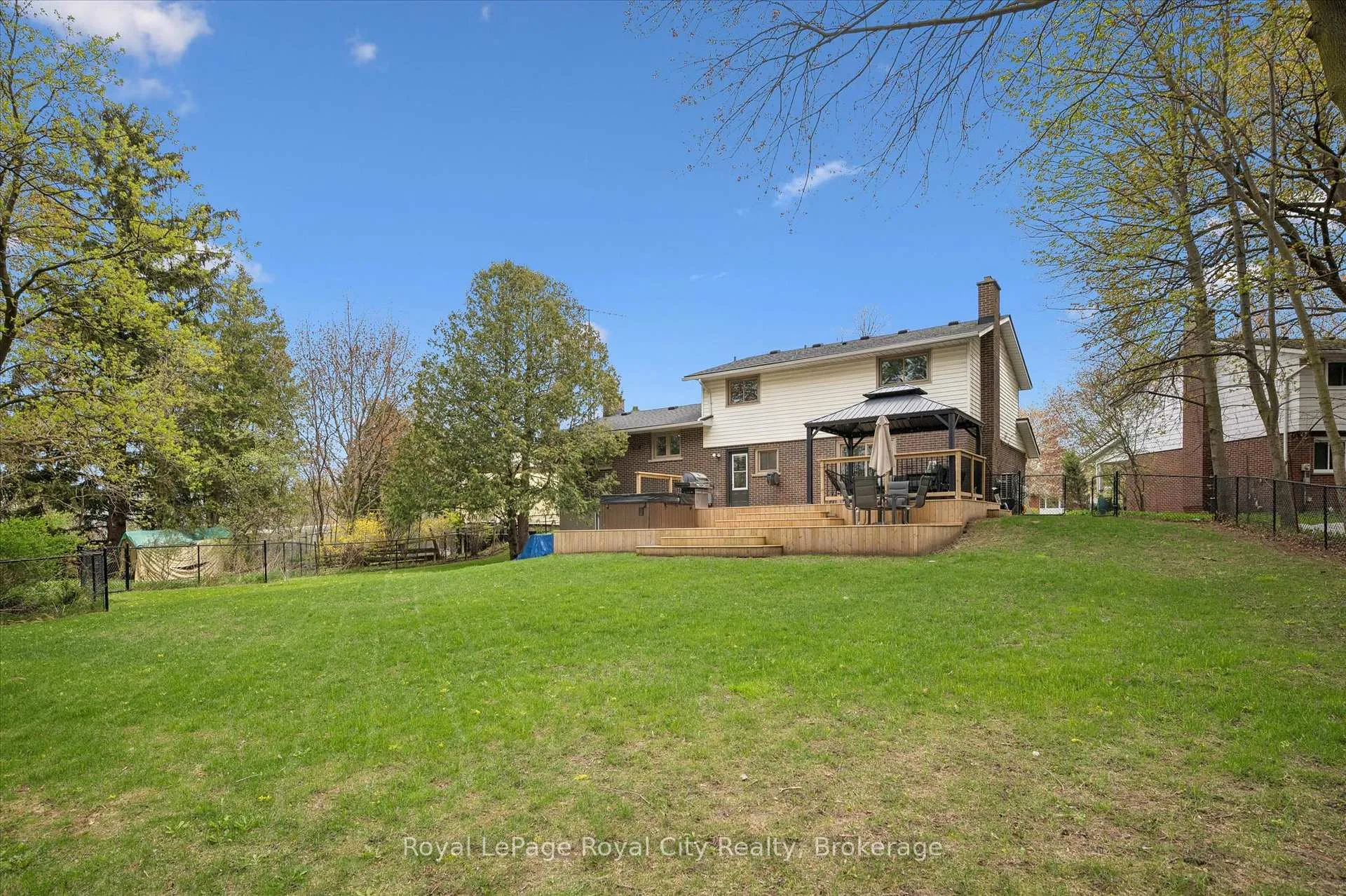 Photo 34 of 22 Crestwood Drive, Cambridge, St. Andrews Estates — HOMEH