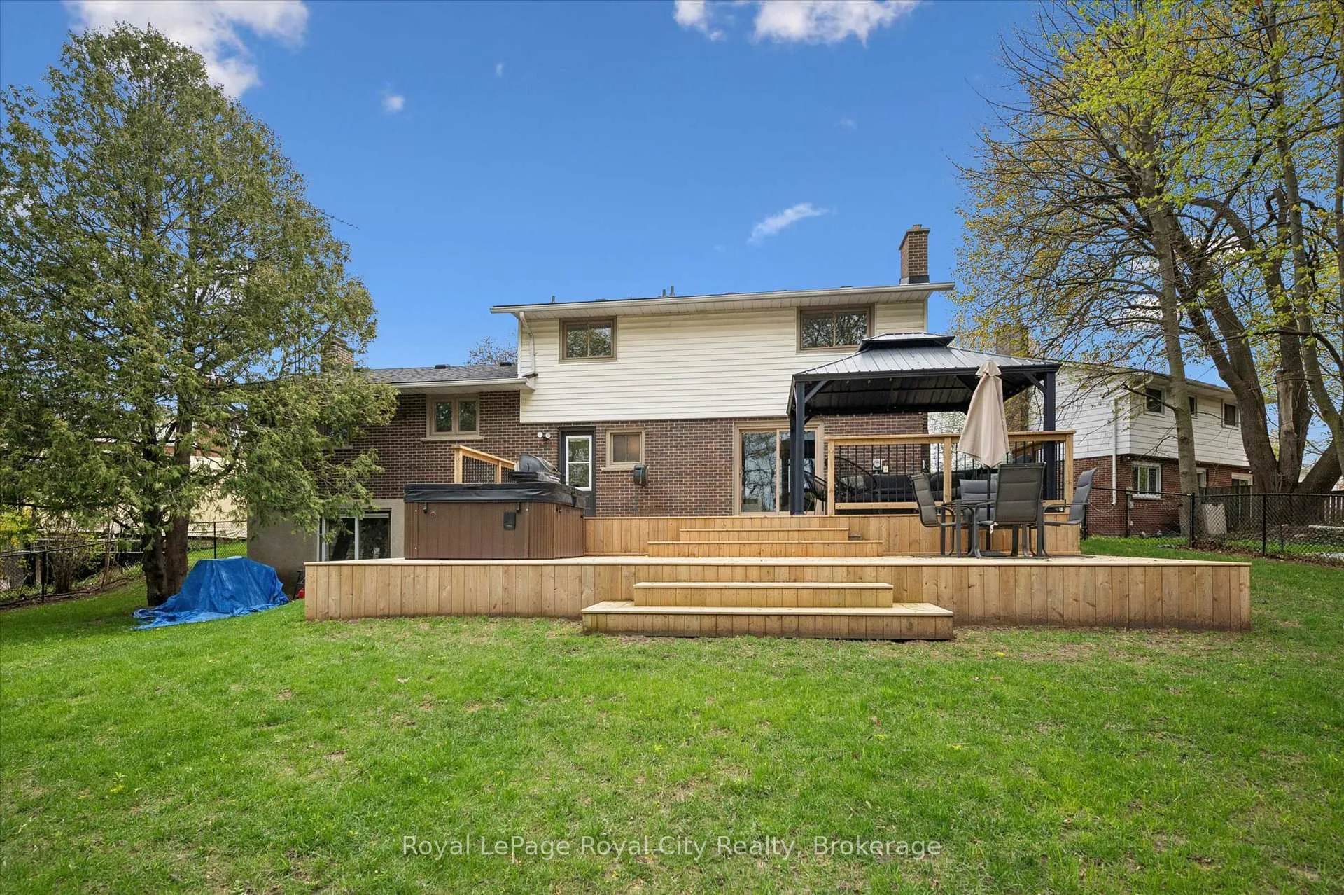 Photo 35 of 22 Crestwood Drive, Cambridge, St. Andrews Estates — HOMEH