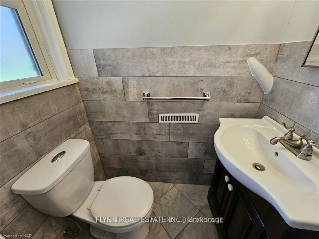 Photo 3 of Unit 2, 99 Golden Boulevard, Welland, Lincoln/Crowland — HOMEH