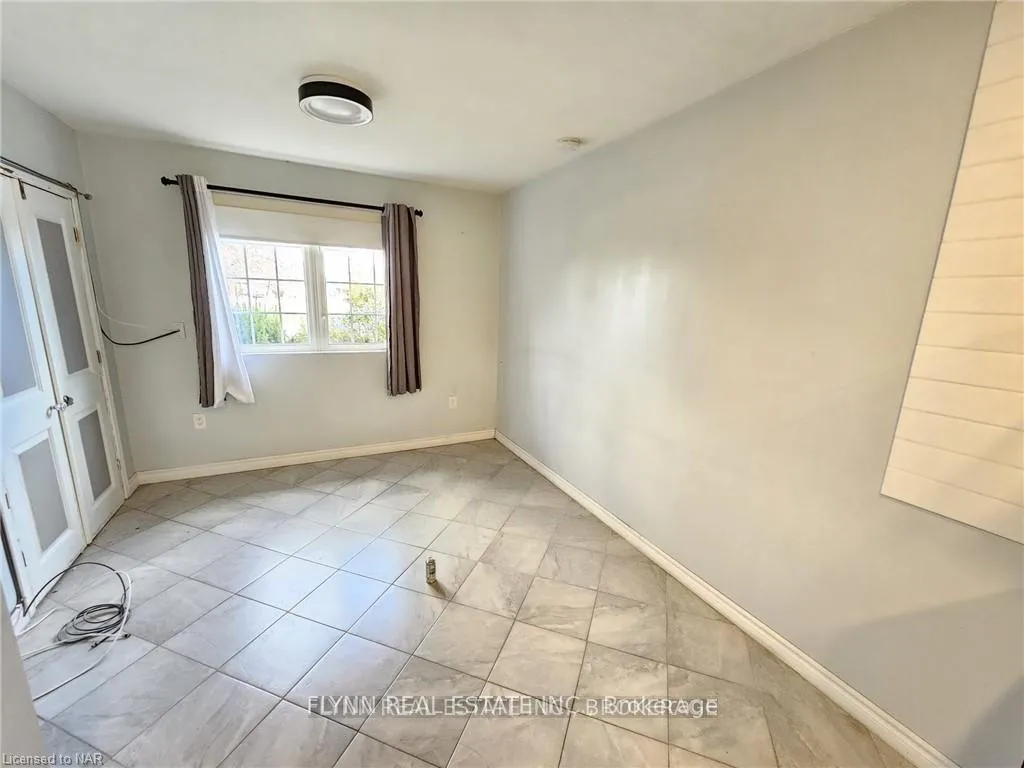 Photo 4 of Unit 2, 99 Golden Boulevard, Welland, Lincoln/Crowland — HOMEH