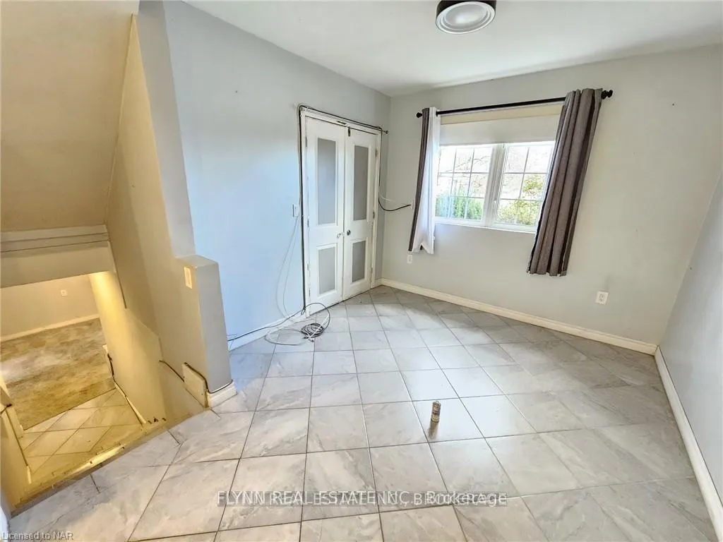 Photo 5 of Unit 2, 99 Golden Boulevard, Welland, Lincoln/Crowland — HOMEH