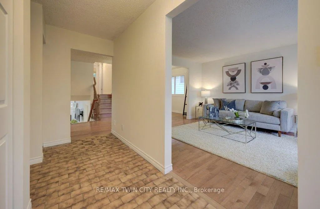 Photo 5 of 467 Redfox Road, Waterloo — HOMEH