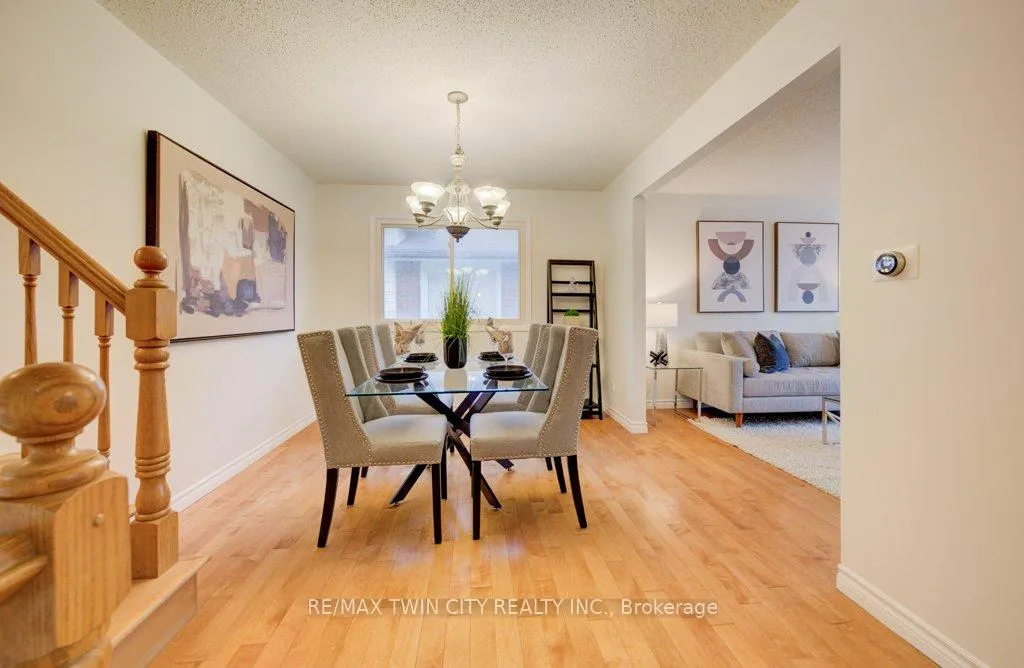 Photo 11 of 467 Redfox Road, Waterloo — HOMEH