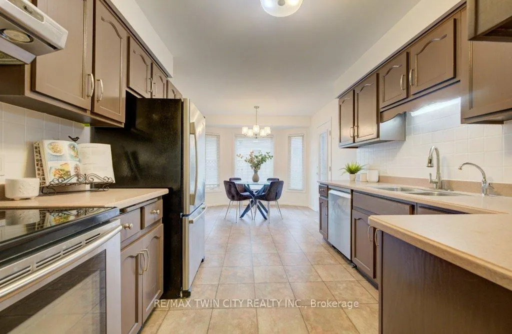 Photo 13 of 467 Redfox Road, Waterloo — HOMEH