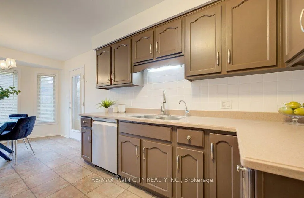 Photo 15 of 467 Redfox Road, Waterloo — HOMEH