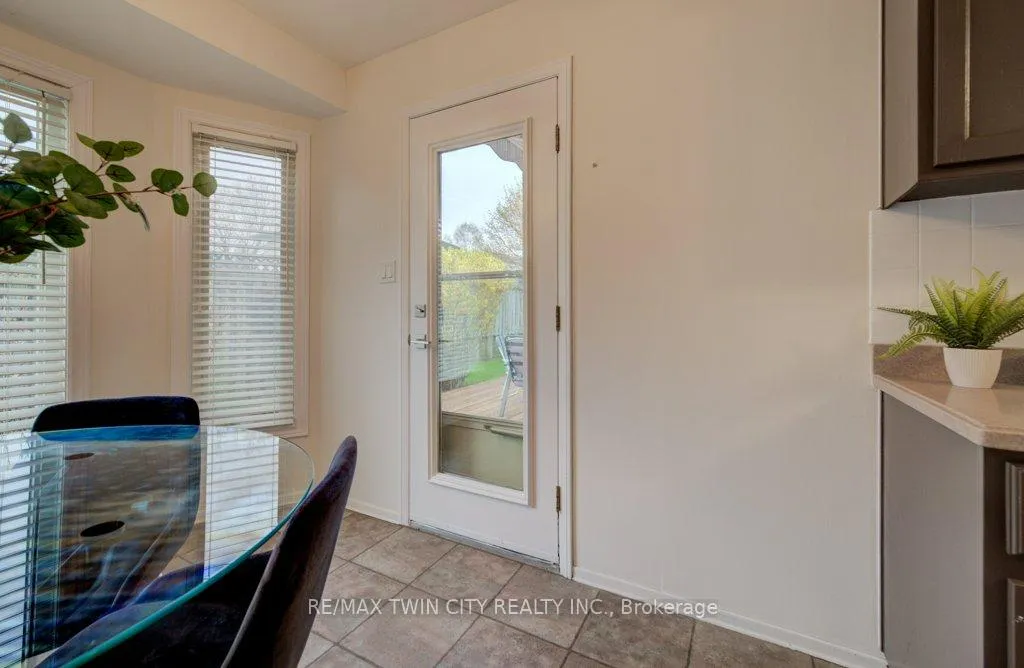 Photo 17 of 467 Redfox Road, Waterloo — HOMEH