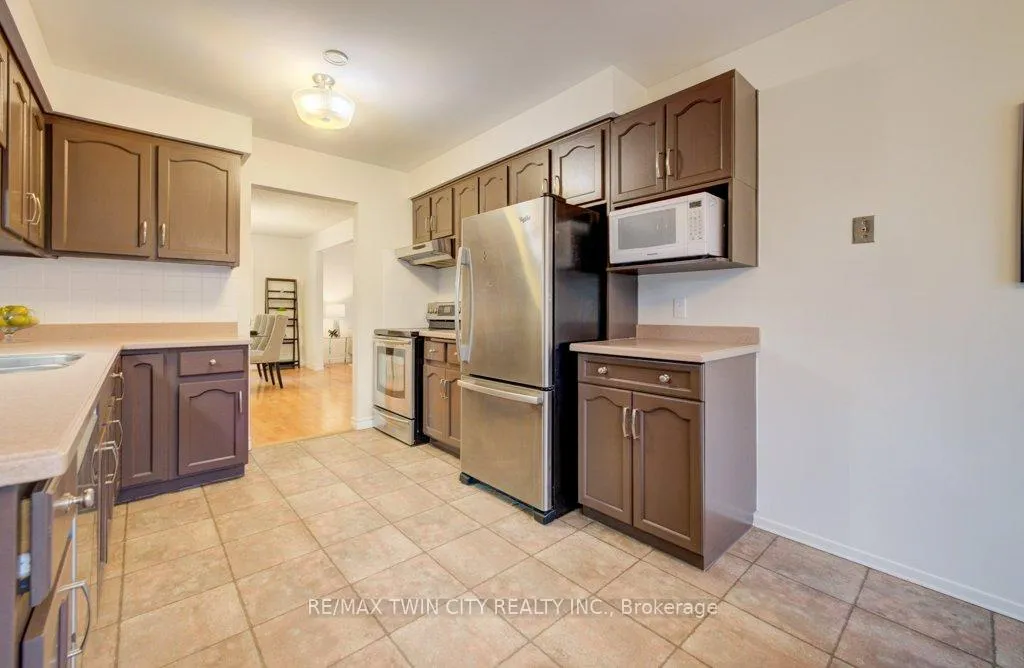 Photo 18 of 467 Redfox Road, Waterloo — HOMEH
