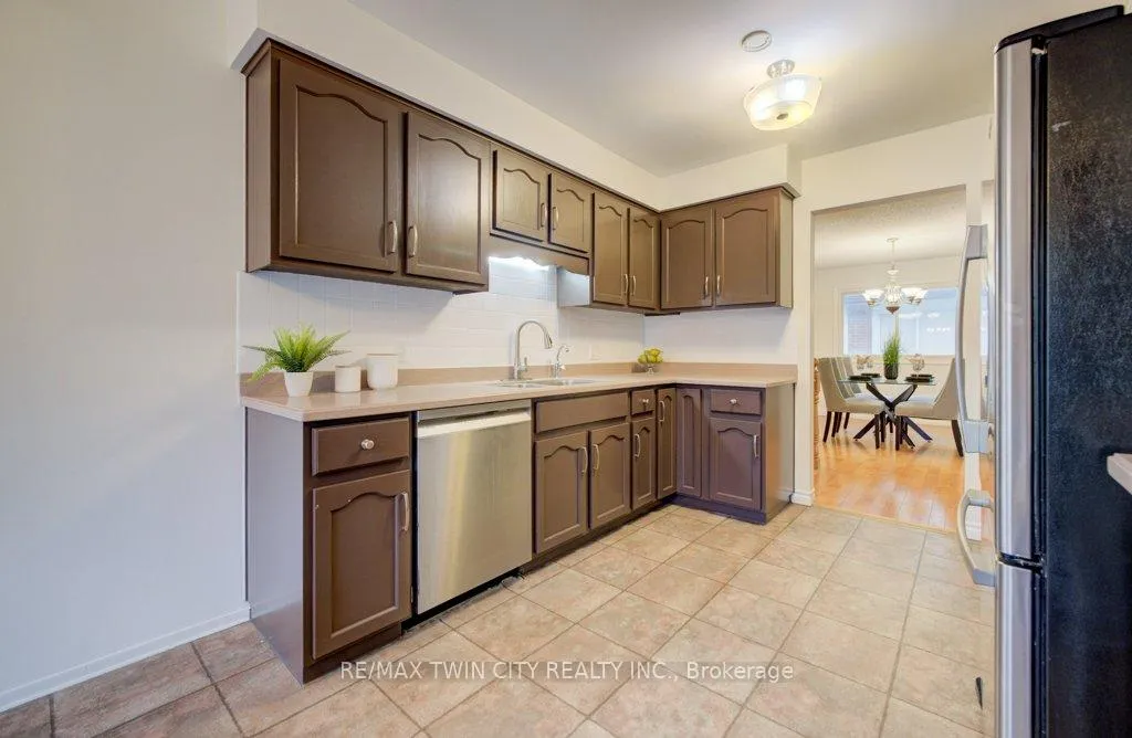 Photo 19 of 467 Redfox Road, Waterloo — HOMEH