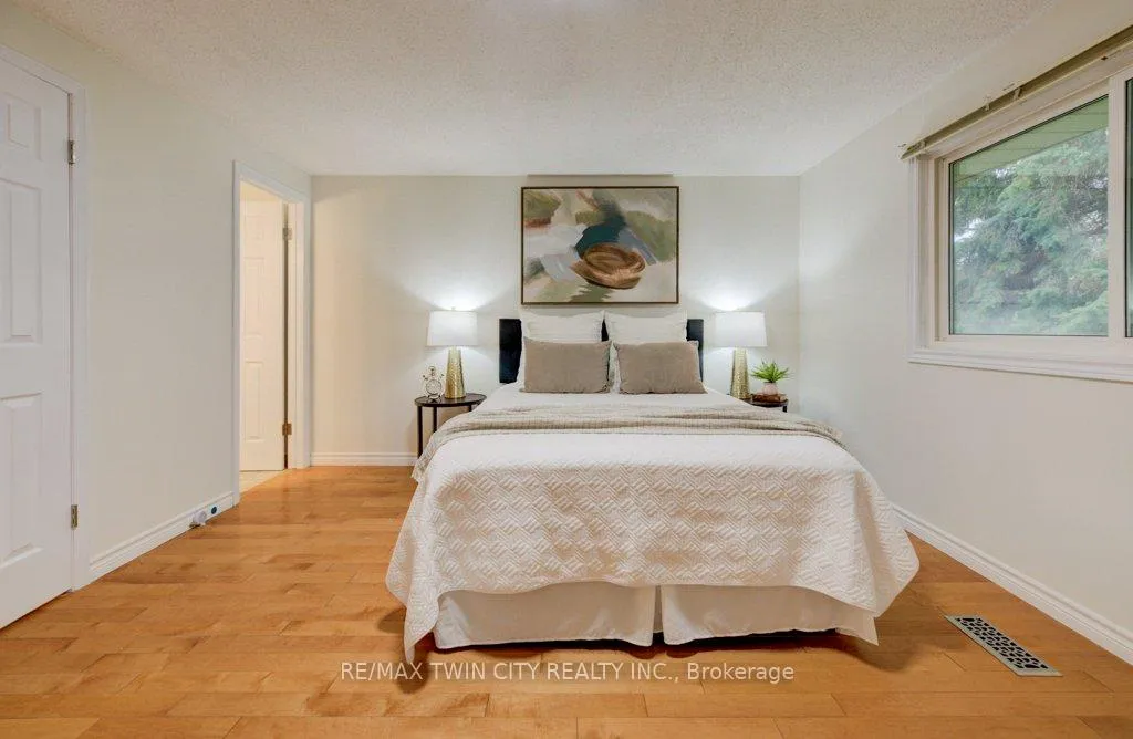 Photo 21 of 467 Redfox Road, Waterloo — HOMEH