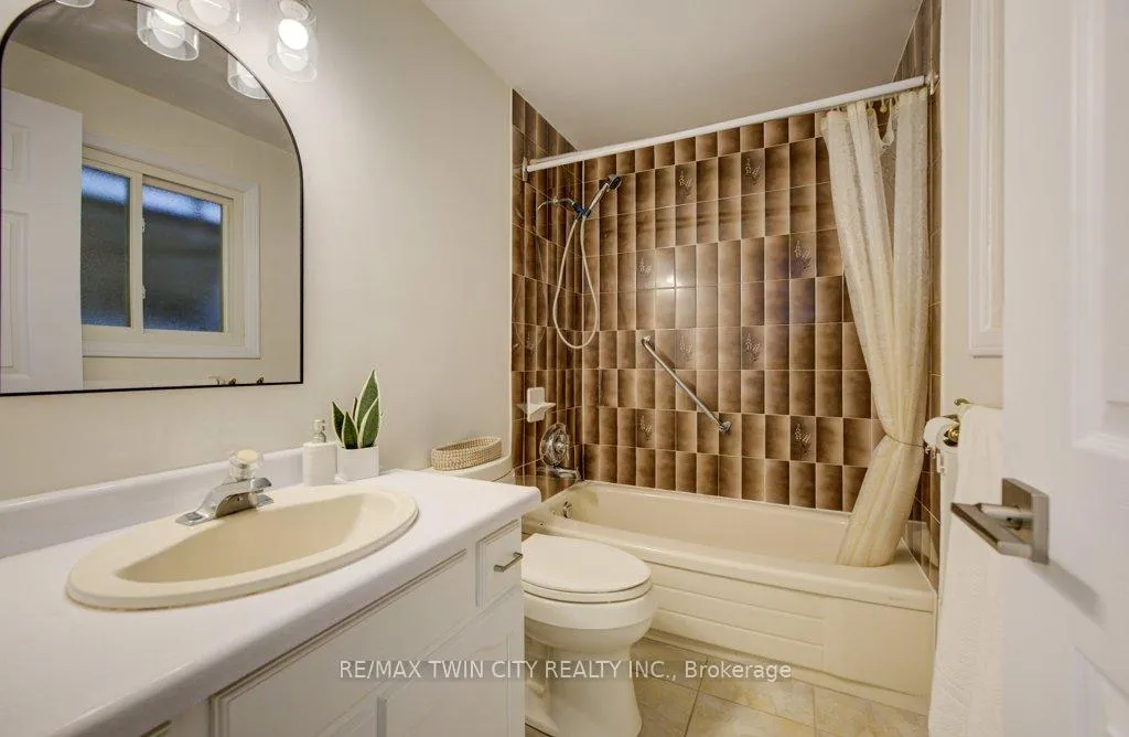 Photo 23 of 467 Redfox Road, Waterloo — HOMEH