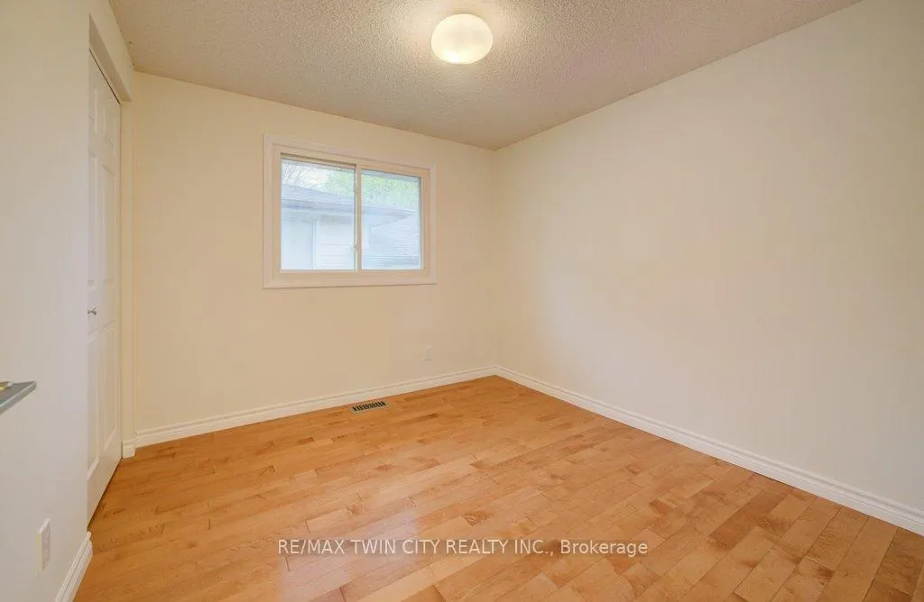 Photo 25 of 467 Redfox Road, Waterloo — HOMEH