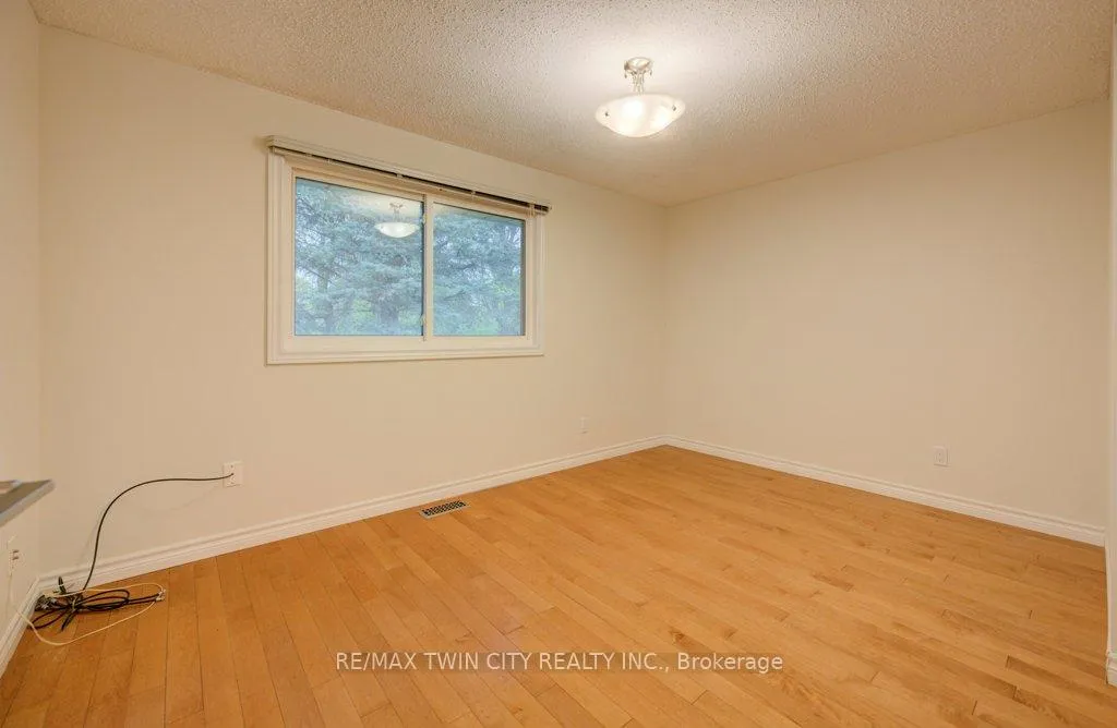 Photo 26 of 467 Redfox Road, Waterloo — HOMEH